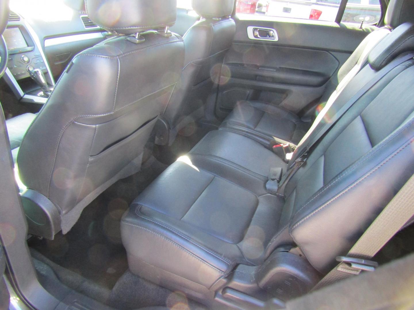 2015 Gray Ford Explorer XLT FWD (1FM5K7D85FG) with an 3.5L V6 DOHC 24V engine, Automatic transmission, located at 15016 S Hwy 231, Midland City, AL, 36350, (334) 983-3001, 31.306210, -85.495277 - Photo#7