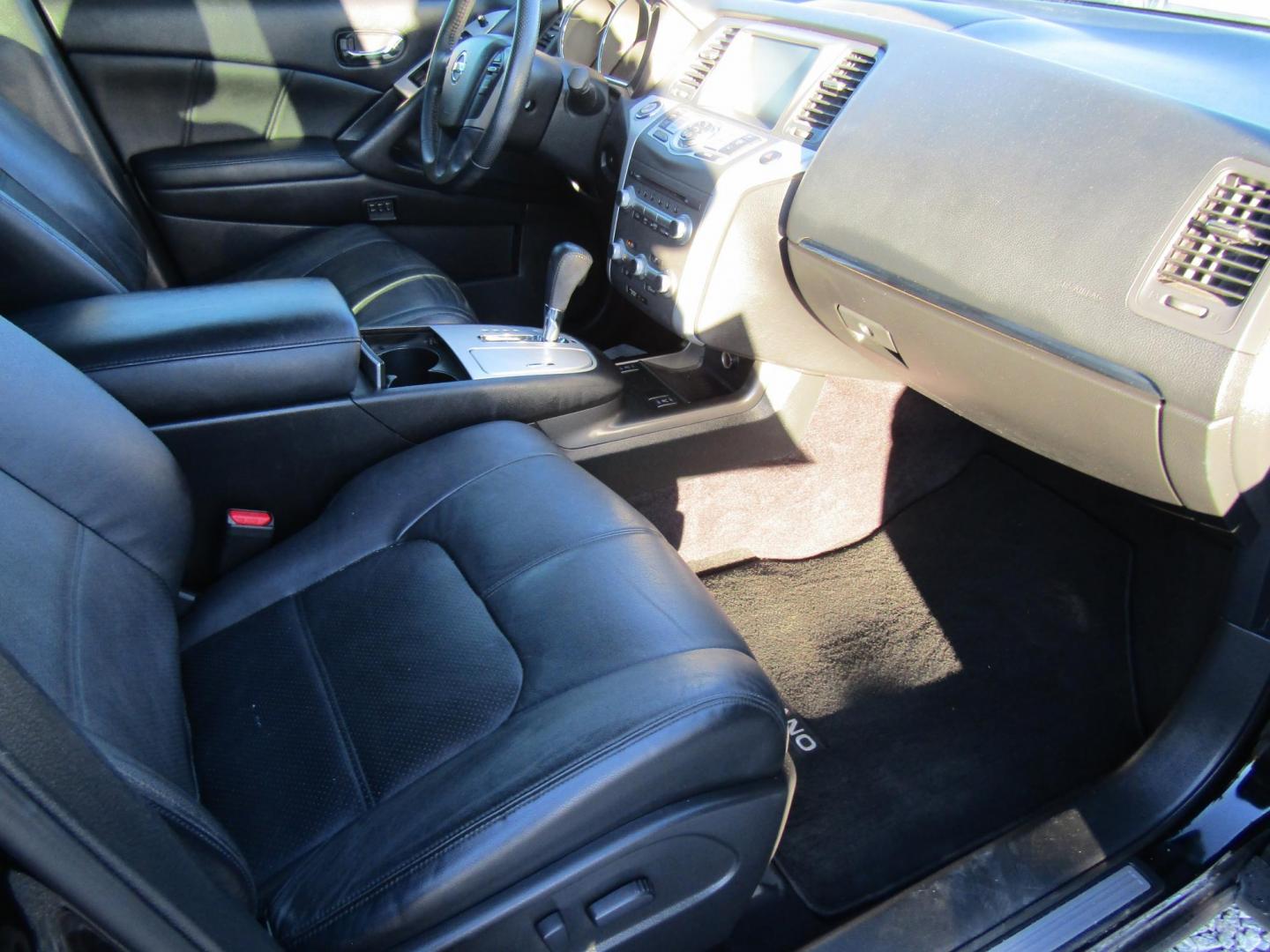 2014 Black Nissan Murano S (JN8AZ1MU7EW) with an 3.5L V6 DOHC 24V engine, Automatic transmission, located at 15016 S Hwy 231, Midland City, AL, 36350, (334) 983-3001, 31.306210, -85.495277 - Photo#8