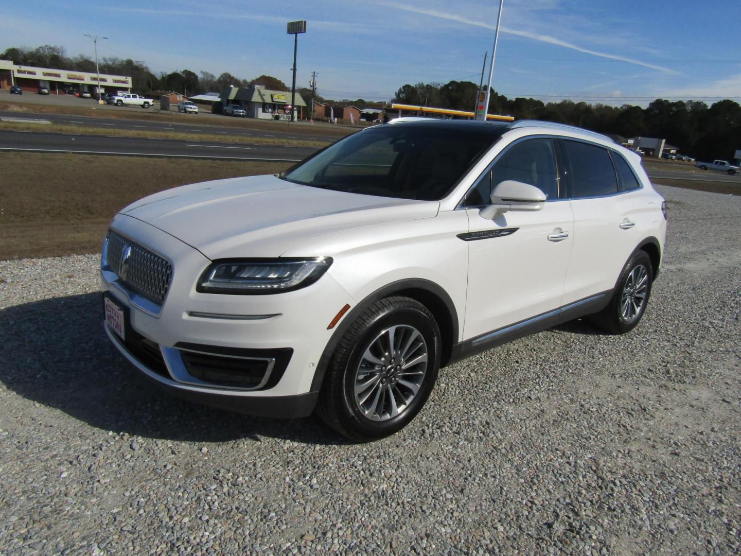 2019 White Lincoln Nautilus Reserve (2LMPJ6L96KB) with an 2.0L L4 DOHC 16V engine, Automatic transmission, located at 15016 S Hwy 231, Midland City, AL, 36350, (334) 983-3001, 31.306210, -85.495277 - Photo#2