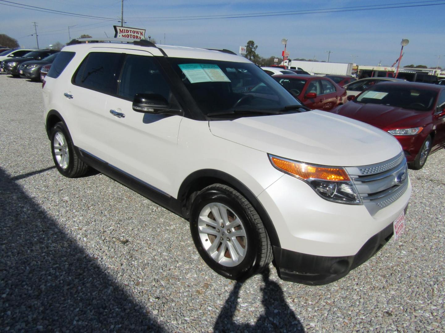2014 White Ford Explorer XLT FWD (1FM5K7D86EG) with an 3.5L V6 DOHC 24V engine, Automatic transmission, located at 15016 S Hwy 231, Midland City, AL, 36350, (334) 983-3001, 31.306210, -85.495277 - Photo#0