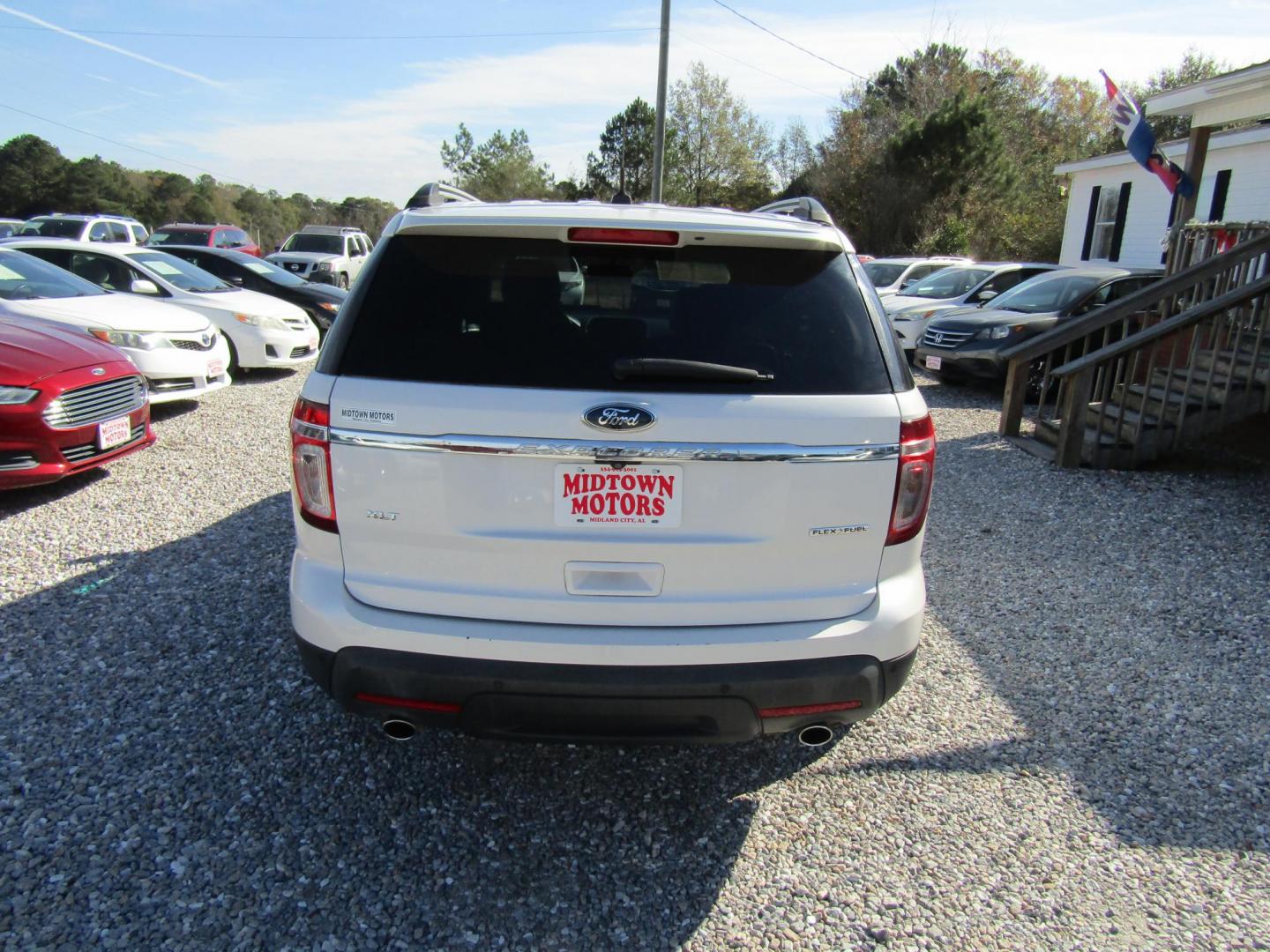2014 White Ford Explorer XLT FWD (1FM5K7D86EG) with an 3.5L V6 DOHC 24V engine, Automatic transmission, located at 15016 S Hwy 231, Midland City, AL, 36350, (334) 983-3001, 31.306210, -85.495277 - Photo#5