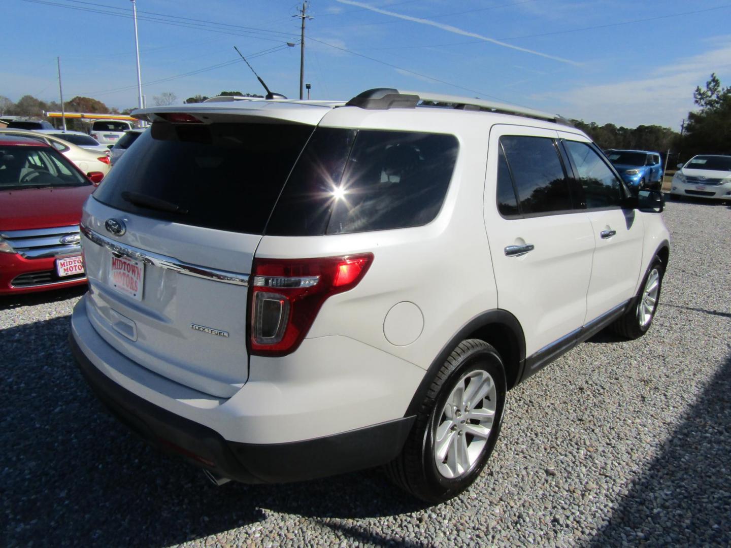 2014 White Ford Explorer XLT FWD (1FM5K7D86EG) with an 3.5L V6 DOHC 24V engine, Automatic transmission, located at 15016 S Hwy 231, Midland City, AL, 36350, (334) 983-3001, 31.306210, -85.495277 - Photo#6