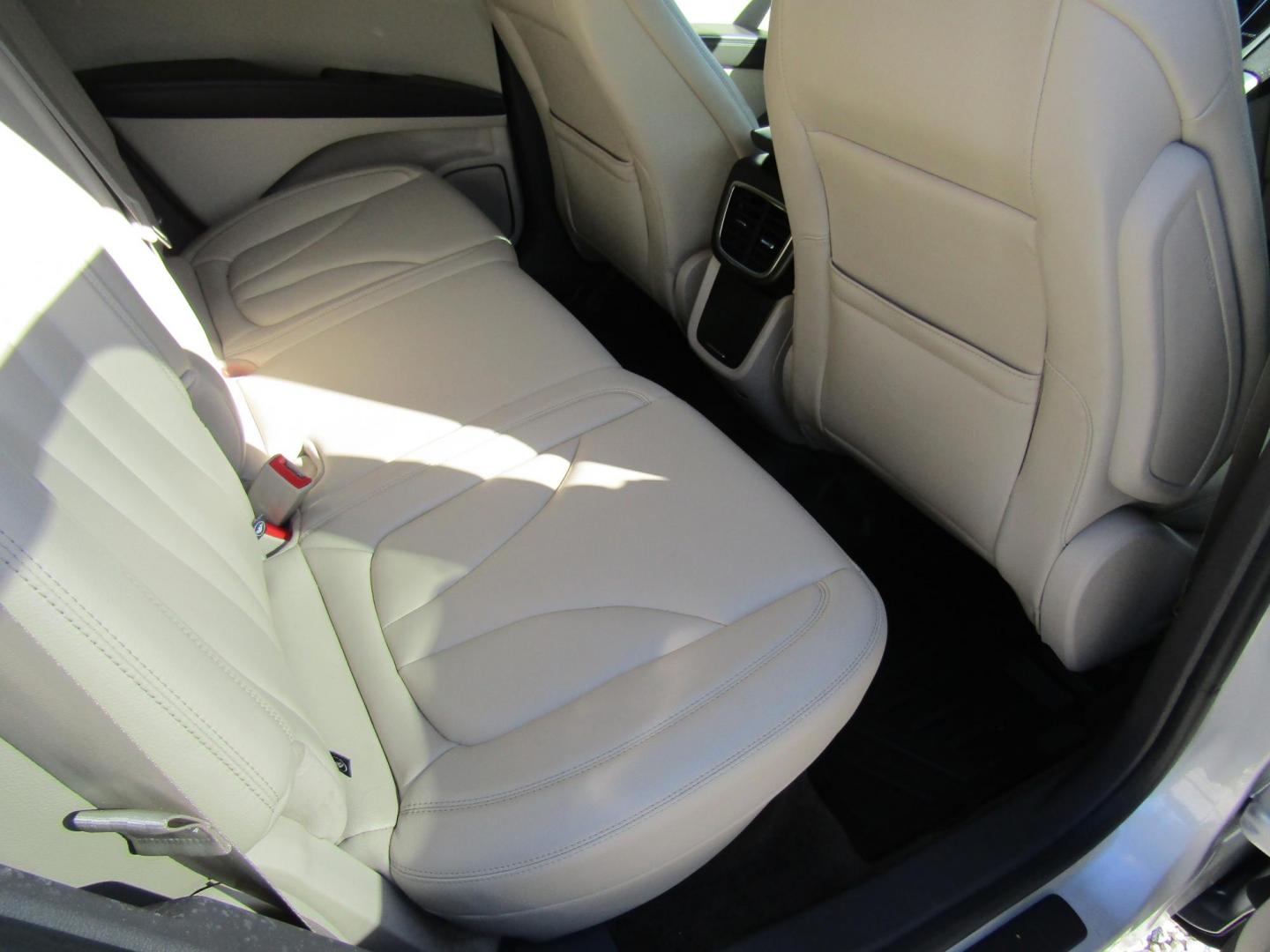 2018 Silver Lincoln MKX Premier (2LMPJ6JR8JB) with an 3.7L V6 DOHC 24V engine, Automatic transmission, located at 15016 S Hwy 231, Midland City, AL, 36350, (334) 983-3001, 31.306210, -85.495277 - Photo#7