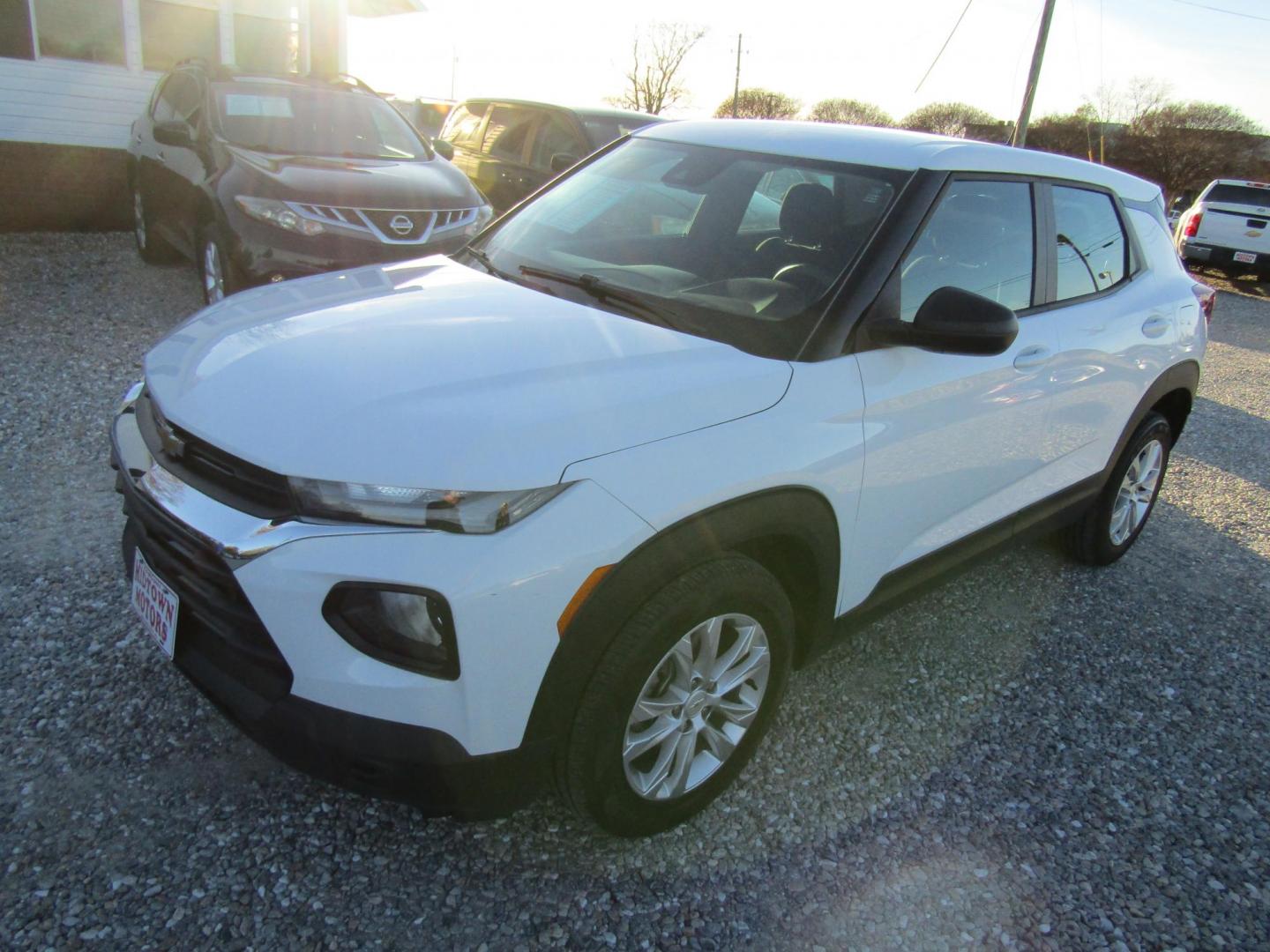 2021 White Chevrolet Trailblazer LS (KL79MMS27MB) with an 1.2L L3 DOHC 12V engine, Automatic transmission, located at 15016 S Hwy 231, Midland City, AL, 36350, (334) 983-3001, 31.306210, -85.495277 - Photo#2
