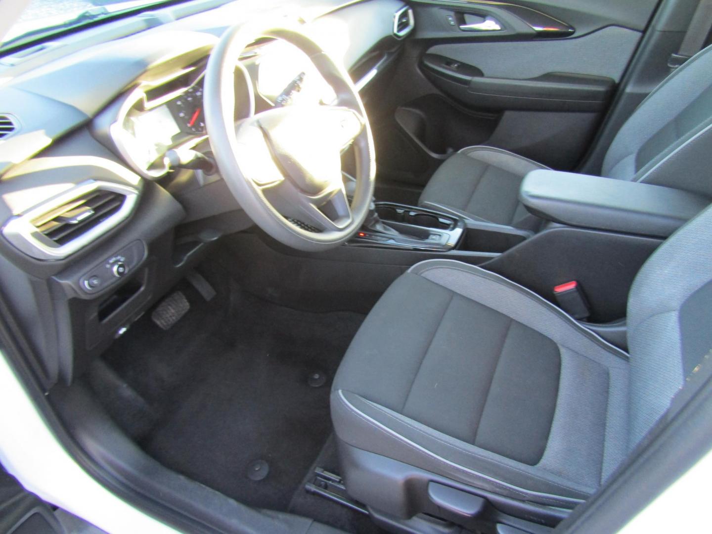 2021 White Chevrolet Trailblazer LS (KL79MMS27MB) with an 1.2L L3 DOHC 12V engine, Automatic transmission, located at 15016 S Hwy 231, Midland City, AL, 36350, (334) 983-3001, 31.306210, -85.495277 - Photo#3