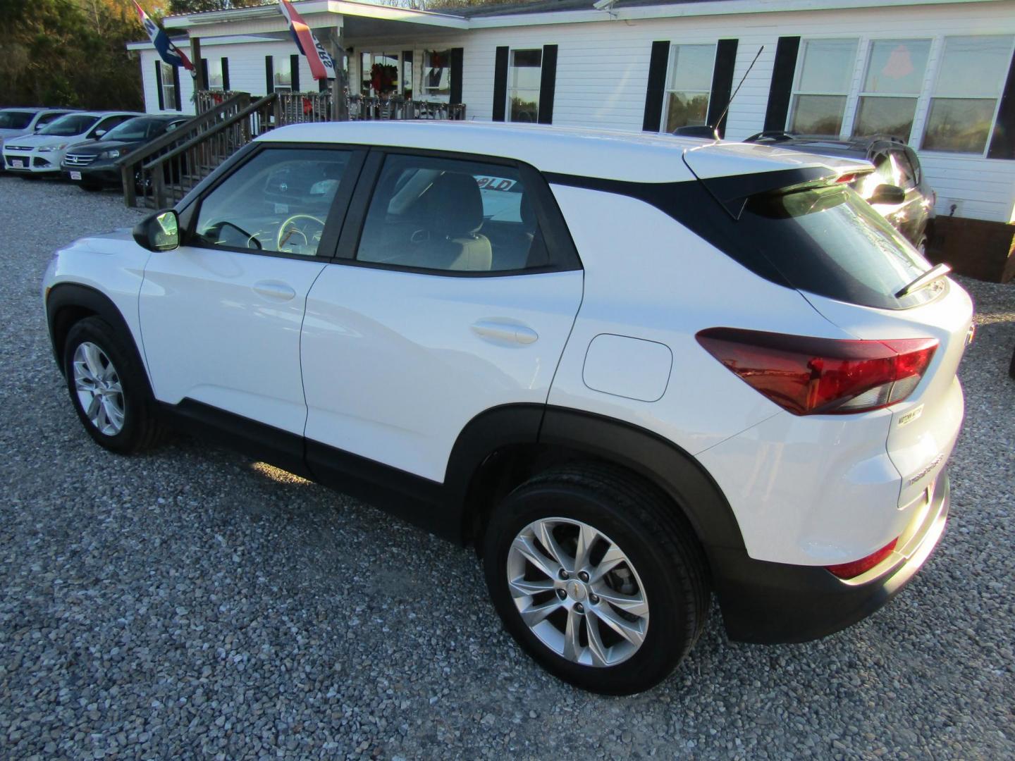 2021 White Chevrolet Trailblazer LS (KL79MMS27MB) with an 1.2L L3 DOHC 12V engine, Automatic transmission, located at 15016 S Hwy 231, Midland City, AL, 36350, (334) 983-3001, 31.306210, -85.495277 - Photo#5