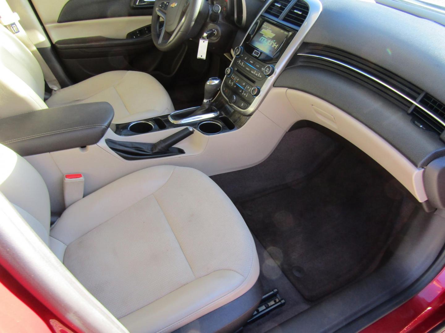 2014 Red Chevrolet Malibu 1LT (1G11C5SL3EF) with an 2.5L L4 DOHC 16V engine, Automatic transmission, located at 15016 S Hwy 231, Midland City, AL, 36350, (334) 983-3001, 31.306210, -85.495277 - Photo#9