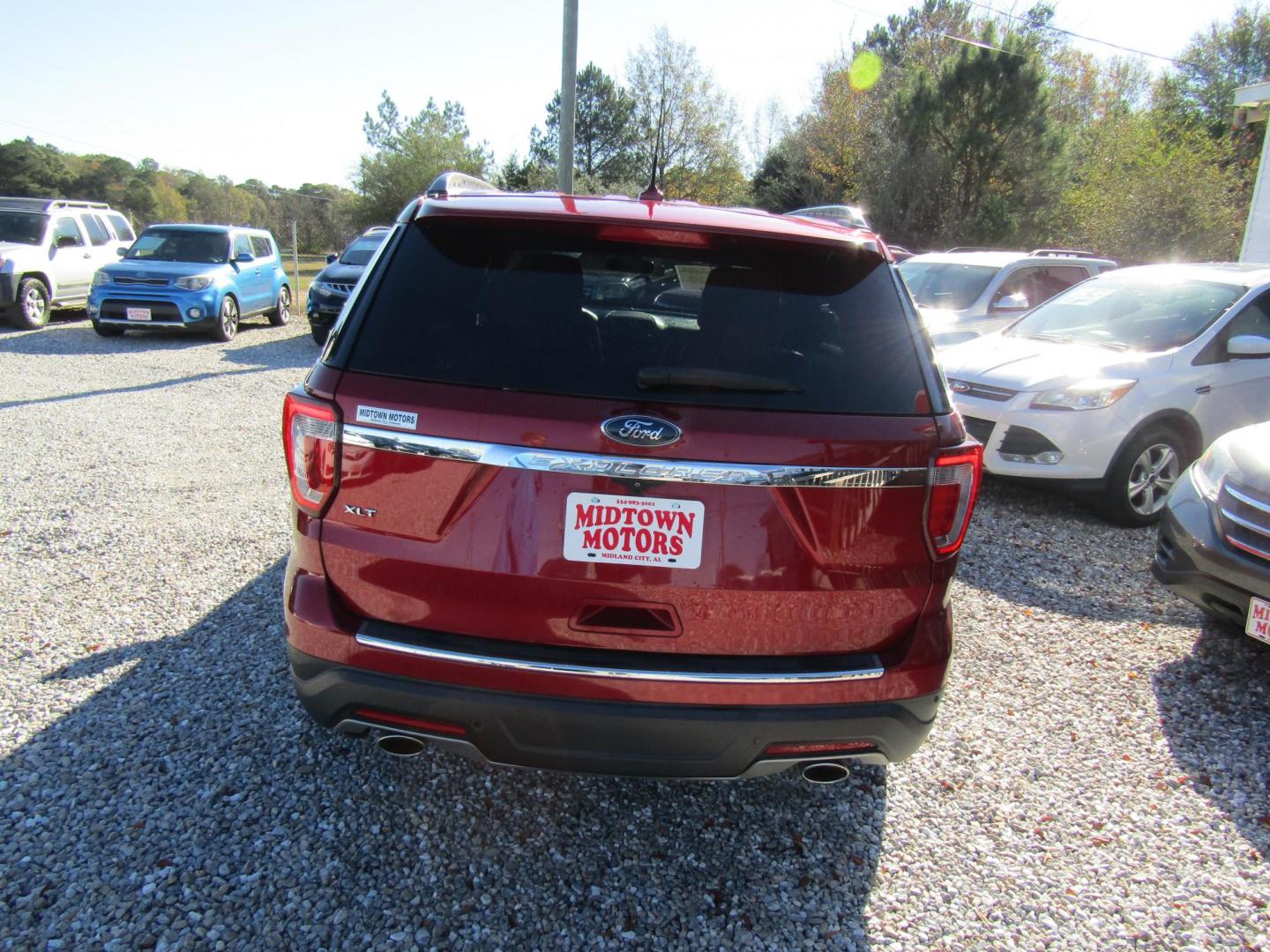 2018 Red Ford Explorer XLT FWD (1FM5K7D87JG) with an 3.5L V6 DOHC 24V engine, Automatic transmission, located at 15016 S Hwy 231, Midland City, AL, 36350, (334) 983-3001, 31.306210, -85.495277 - Photo#5