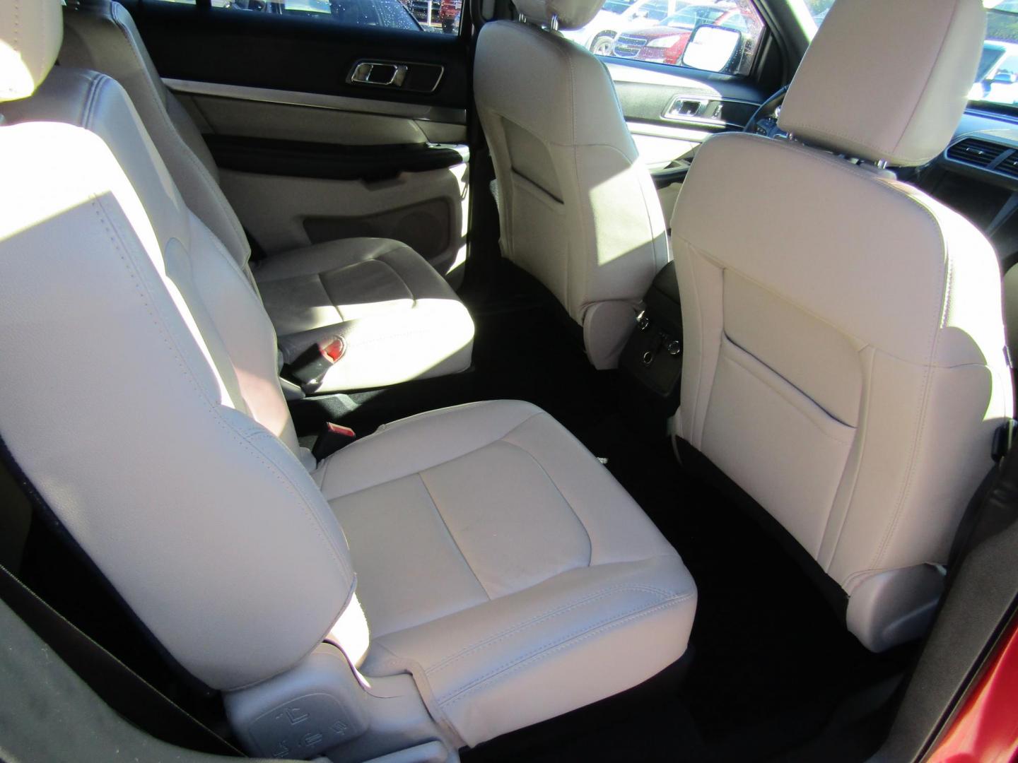 2018 Red Ford Explorer XLT FWD (1FM5K7D87JG) with an 3.5L V6 DOHC 24V engine, Automatic transmission, located at 15016 S Hwy 231, Midland City, AL, 36350, (334) 983-3001, 31.306210, -85.495277 - Photo#6