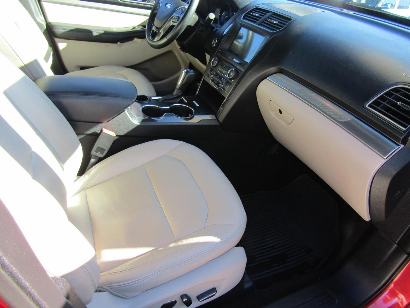 2018 Red Ford Explorer XLT FWD (1FM5K7D87JG) with an 3.5L V6 DOHC 24V engine, Automatic transmission, located at 15016 S Hwy 231, Midland City, AL, 36350, (334) 983-3001, 31.306210, -85.495277 - Photo#7