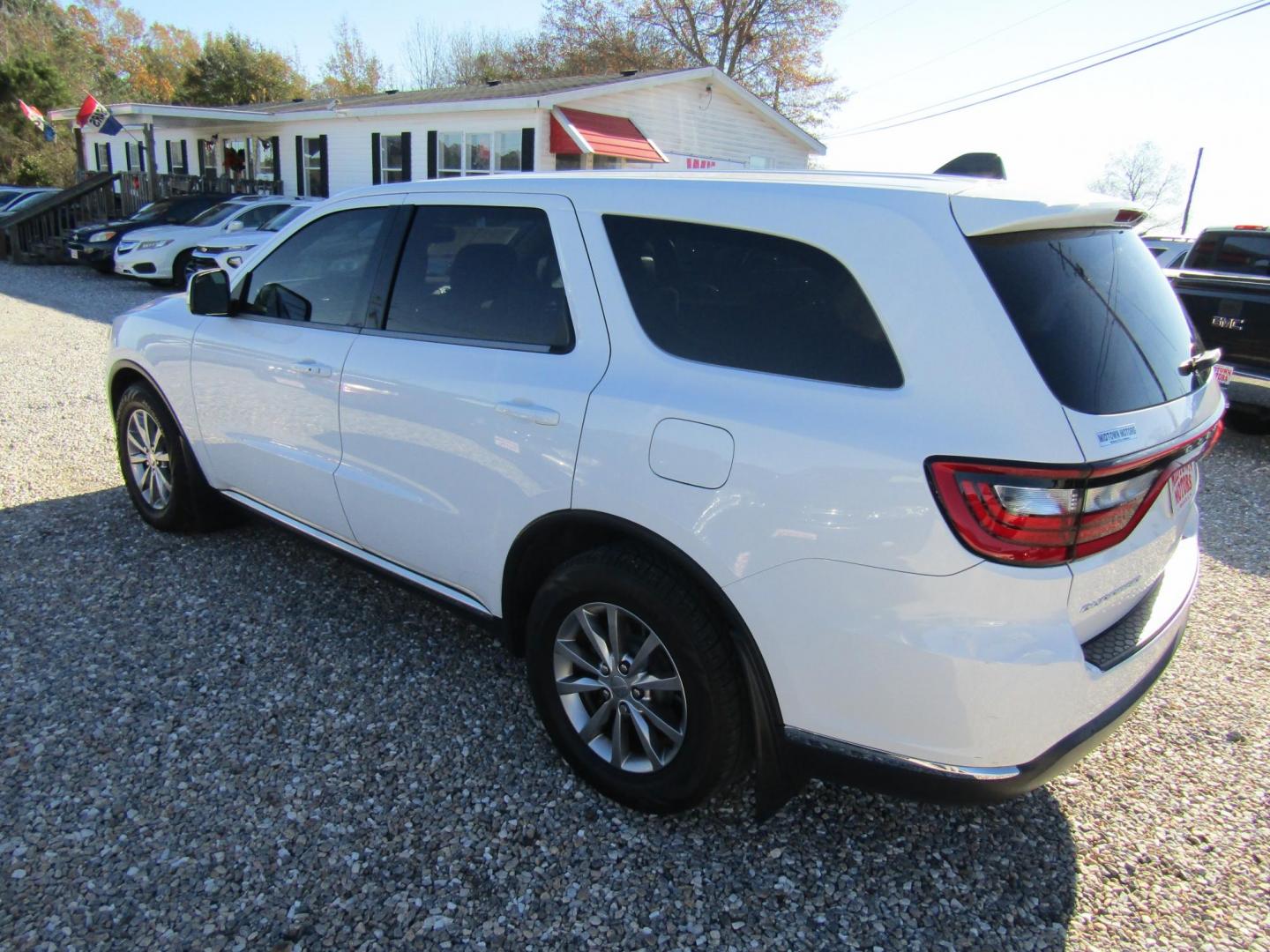2017 White Dodge Durango SXT RWD (1C4RDHAG5HC) with an 3.6L V6 DOHC 24V engine, 8A transmission, located at 15016 S Hwy 231, Midland City, AL, 36350, (334) 983-3001, 31.306210, -85.495277 - Photo#5
