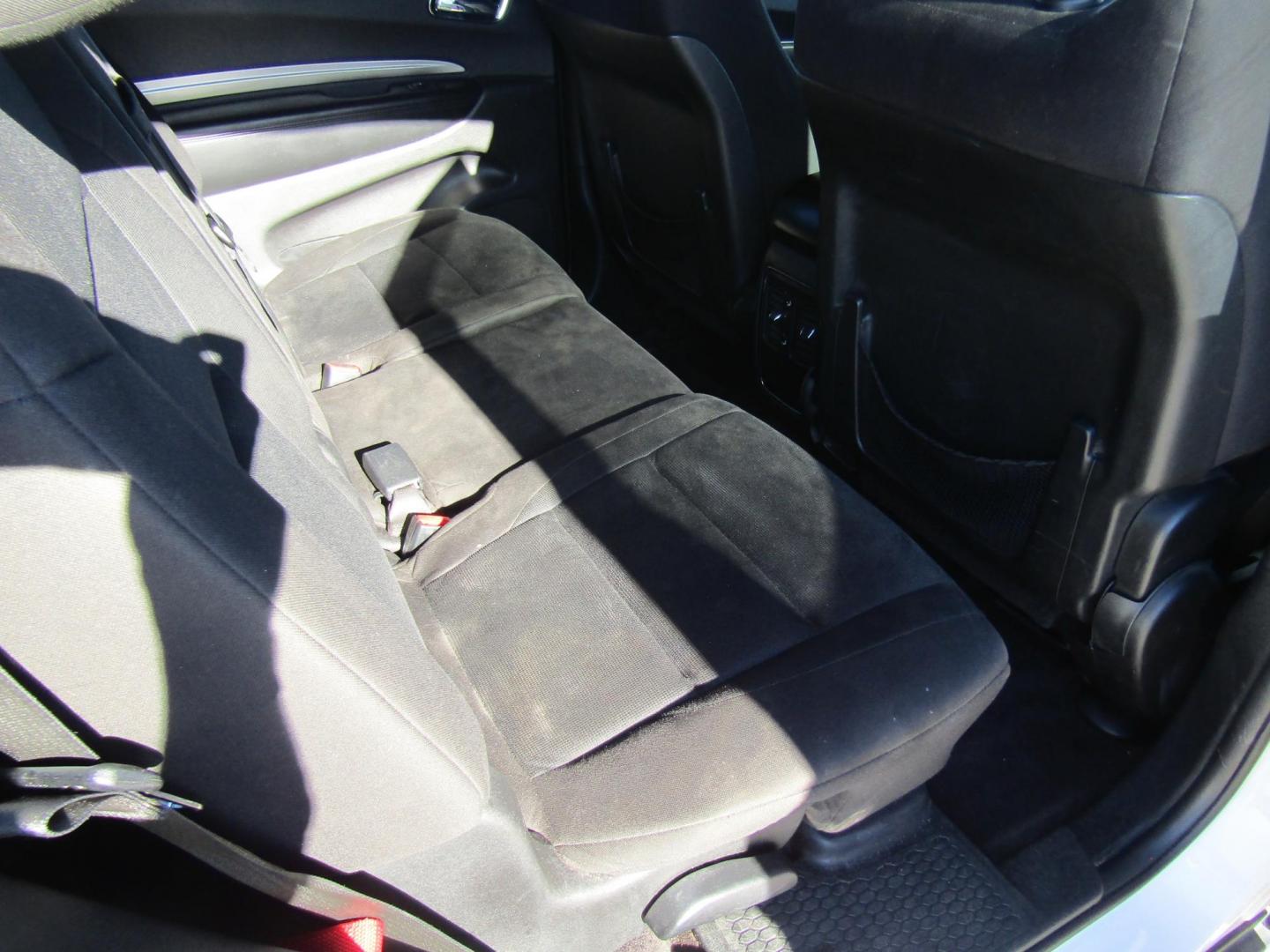 2017 White Dodge Durango SXT RWD (1C4RDHAG5HC) with an 3.6L V6 DOHC 24V engine, 8A transmission, located at 15016 S Hwy 231, Midland City, AL, 36350, (334) 983-3001, 31.306210, -85.495277 - Photo#7