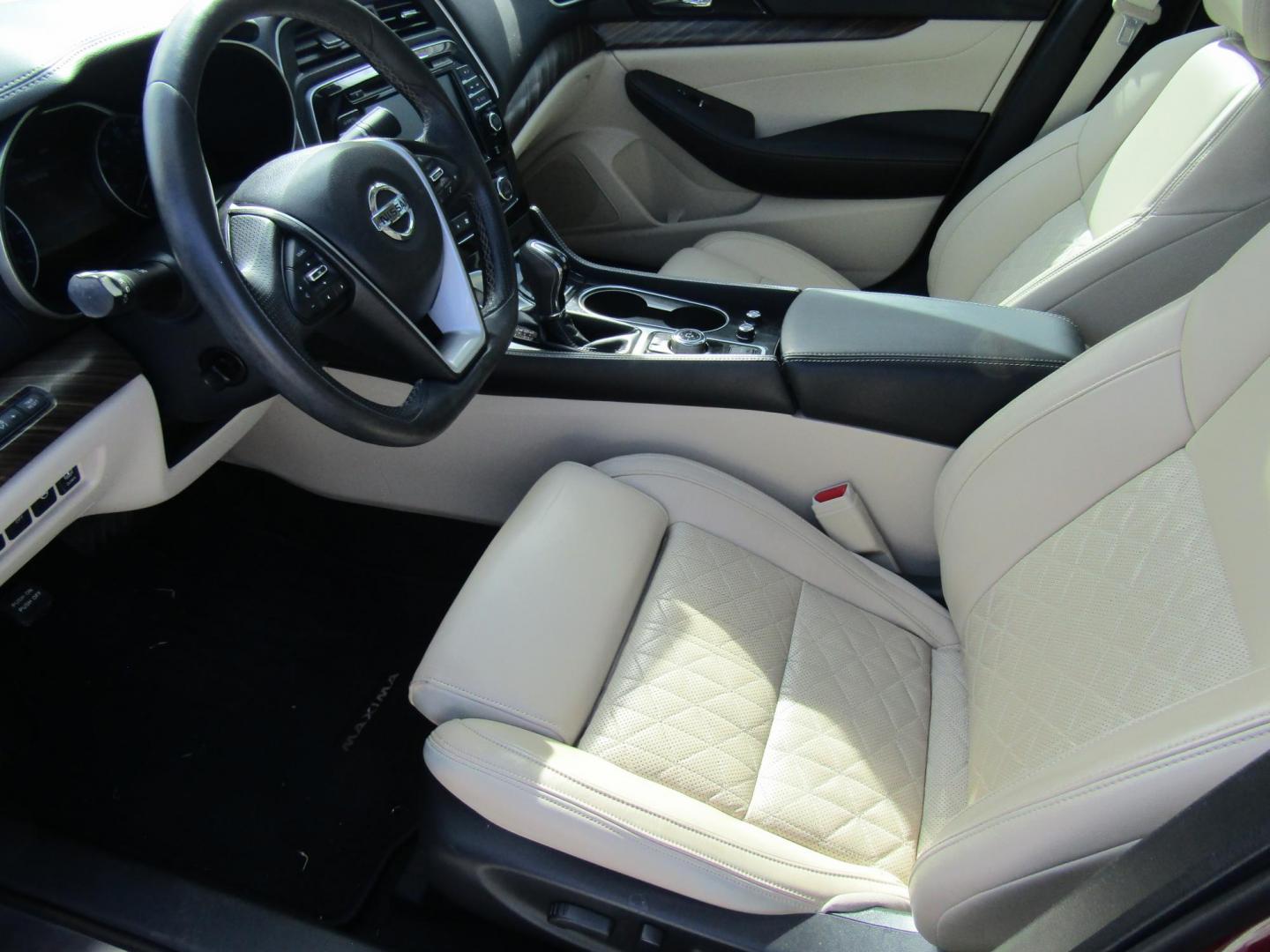 2016 Red Nissan Maxima 3.5 S (1N4AA6AP1GC) with an 3.5L V6 DOHC 24V engine, Automatic transmission, located at 15016 S Hwy 231, Midland City, AL, 36350, (334) 983-3001, 31.306210, -85.495277 - Photo#3