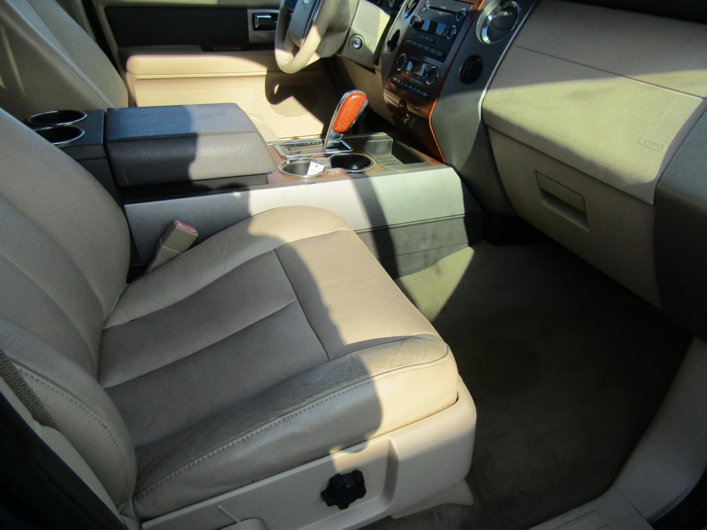 2010 Blue Ford Expedition Eddie Bauer 2WD (1FMJU1H57AE) with an 5.4L V8 SOHC 16V engine, Automatic transmission, located at 15016 S Hwy 231, Midland City, AL, 36350, (334) 983-3001, 31.306210, -85.495277 - Photo#8