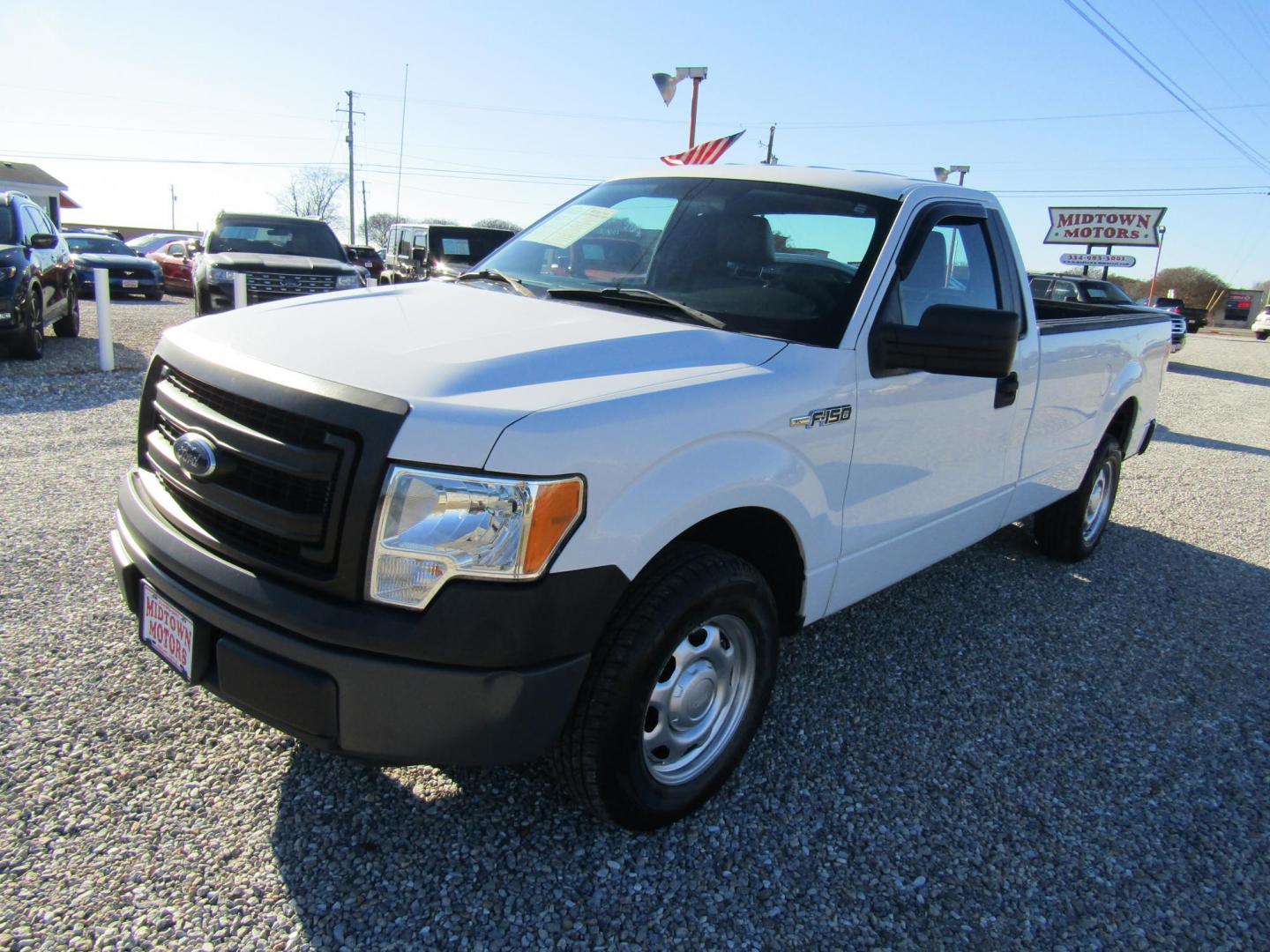 2014 White Ford F-150 STX 6.5-ft. Bed 2WD (1FTMF1CM0EK) with an 3.7L V6 DOHC 24V engine, Automatic transmission, located at 15016 S Hwy 231, Midland City, AL, 36350, (334) 983-3001, 31.306210, -85.495277 - Photo#1