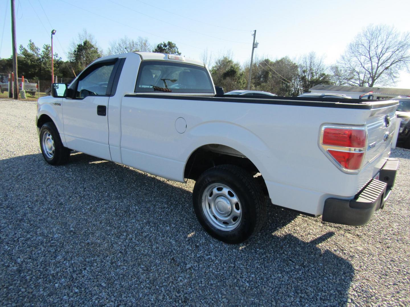 2014 White Ford F-150 STX 6.5-ft. Bed 2WD (1FTMF1CM0EK) with an 3.7L V6 DOHC 24V engine, Automatic transmission, located at 15016 S Hwy 231, Midland City, AL, 36350, (334) 983-3001, 31.306210, -85.495277 - Photo#3