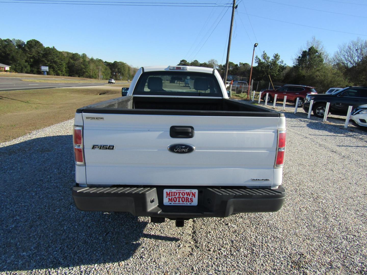 2014 White Ford F-150 STX 6.5-ft. Bed 2WD (1FTMF1CM0EK) with an 3.7L V6 DOHC 24V engine, Automatic transmission, located at 15016 S Hwy 231, Midland City, AL, 36350, (334) 983-3001, 31.306210, -85.495277 - Photo#4