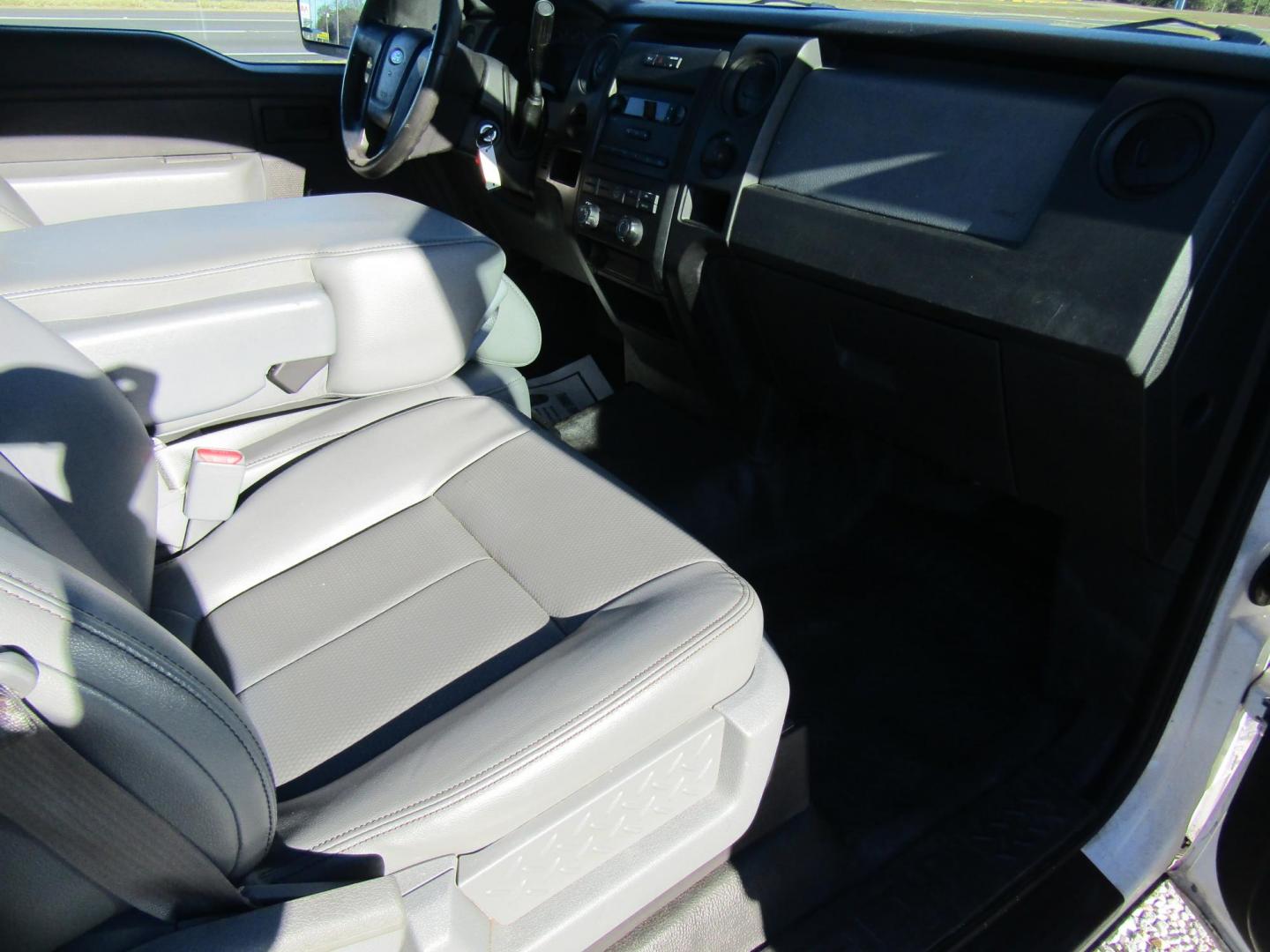 2014 White Ford F-150 STX 6.5-ft. Bed 2WD (1FTMF1CM0EK) with an 3.7L V6 DOHC 24V engine, Automatic transmission, located at 15016 S Hwy 231, Midland City, AL, 36350, (334) 983-3001, 31.306210, -85.495277 - Photo#6