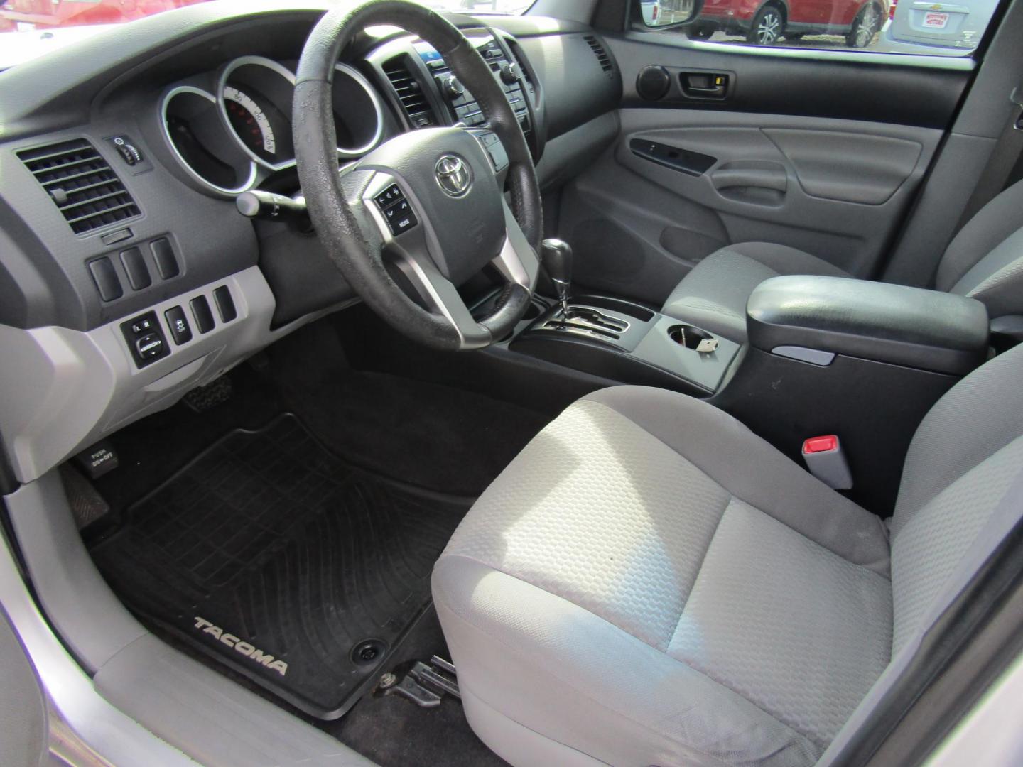 2012 Silver Toyota Tacoma PreRunner Double Cab Auto 2WD (5TFJX4GN5CX) with an 2.7L L4 DOHC 16V engine, Automatic transmission, located at 15016 S Hwy 231, Midland City, AL, 36350, (334) 983-3001, 31.306210, -85.495277 - Photo#3