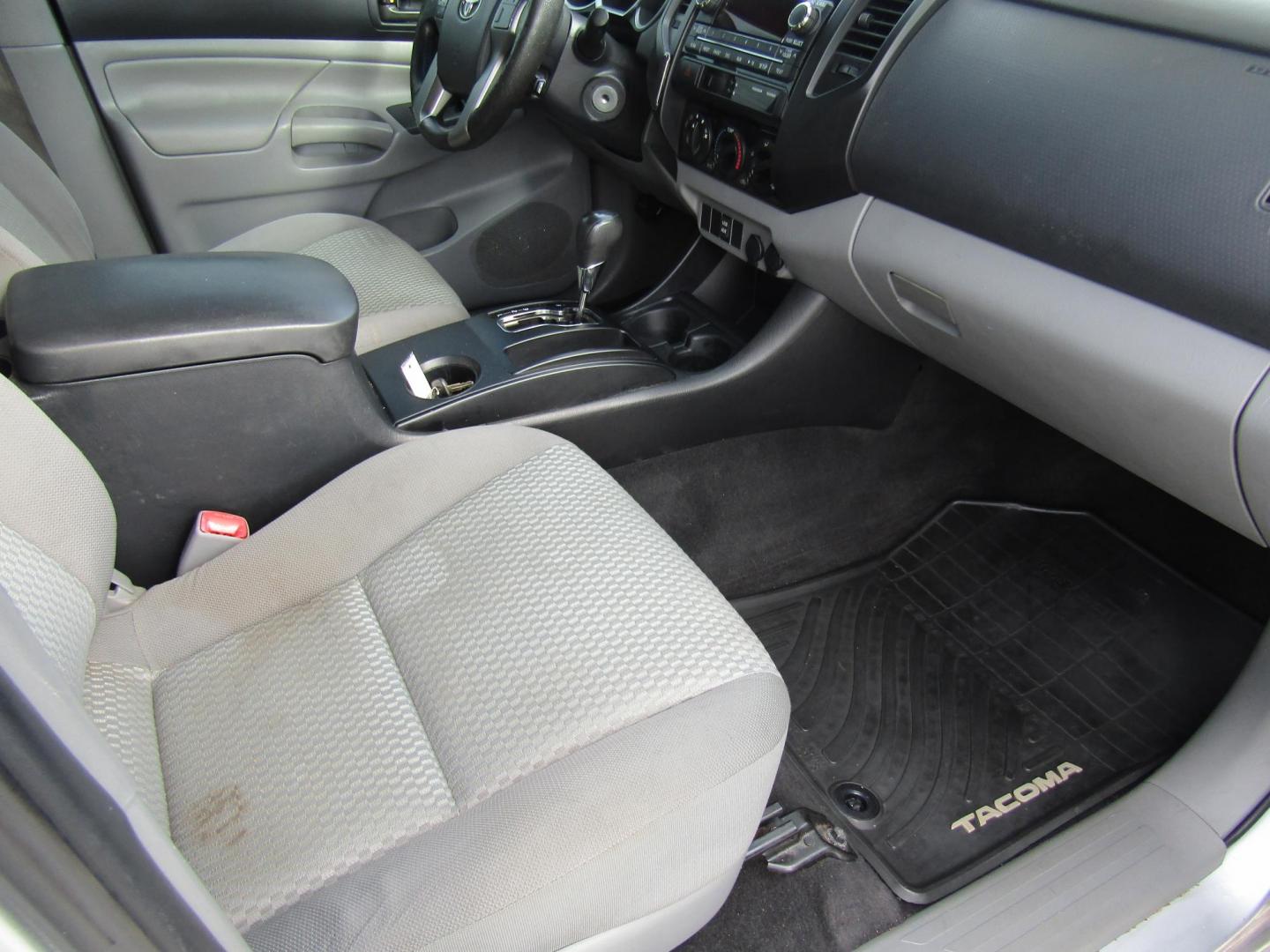 2012 Silver Toyota Tacoma PreRunner Double Cab Auto 2WD (5TFJX4GN5CX) with an 2.7L L4 DOHC 16V engine, Automatic transmission, located at 15016 S Hwy 231, Midland City, AL, 36350, (334) 983-3001, 31.306210, -85.495277 - Photo#7