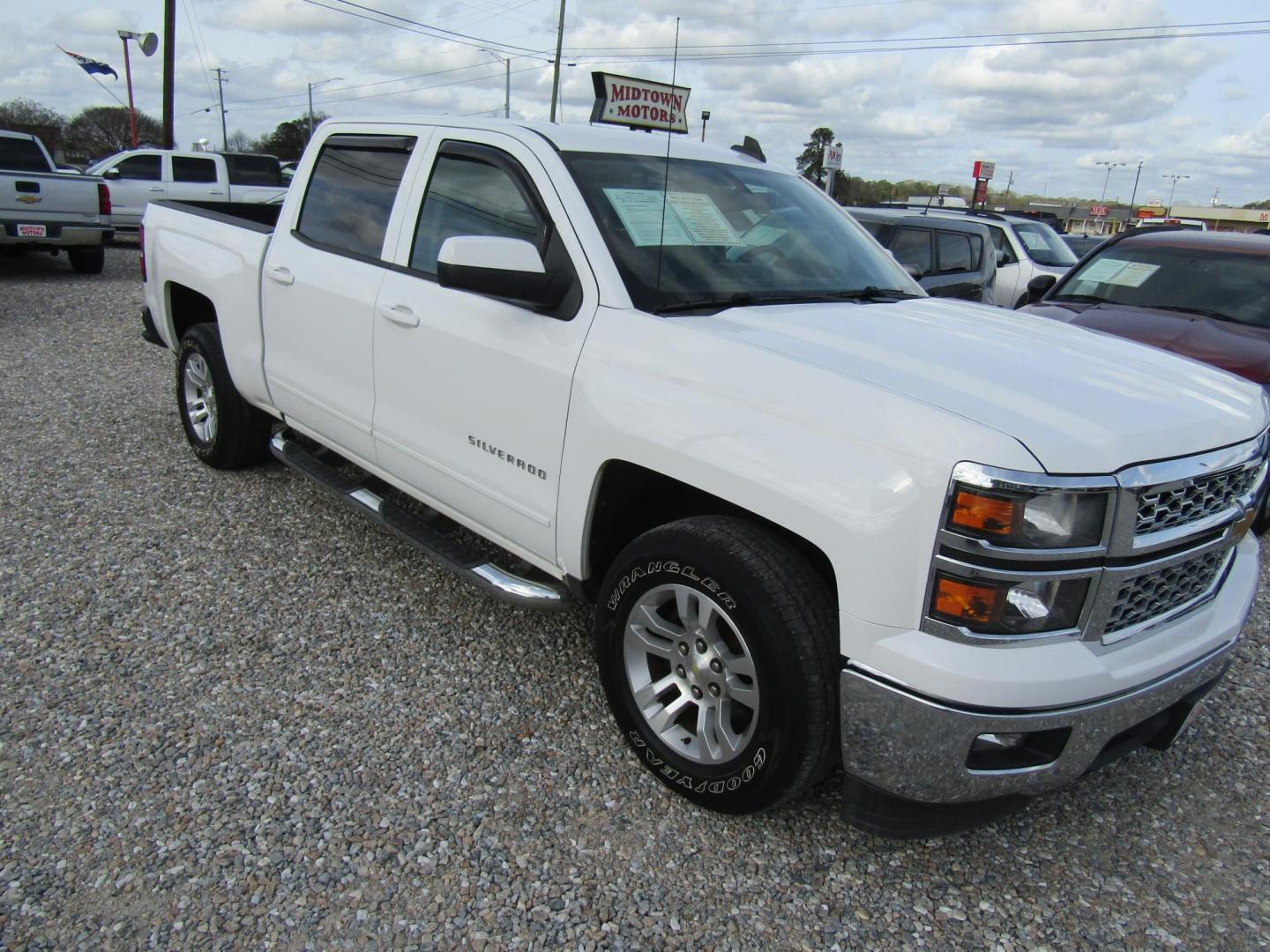 2015 White Chevrolet Silverado 1500 LT Crew Cab 2WD (3GCPCRECXFG) with an 5.3L V8 OHV 16V engine, Automatic transmission, located at 15016 S Hwy 231, Midland City, AL, 36350, (334) 983-3001, 31.306210, -85.495277 - Photo#0
