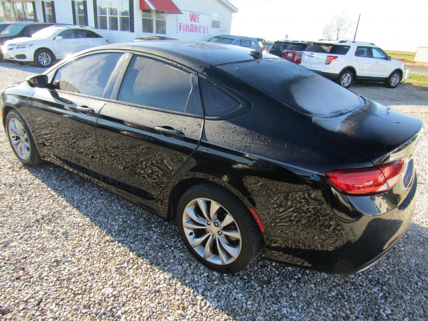 2016 Black Chrysler 200 S (1C3CCCBG7GN) with an 3.6L V6 DOHC 24V FFV engine, Automatic transmission, located at 15016 S Hwy 231, Midland City, AL, 36350, (334) 983-3001, 31.306210, -85.495277 - Photo#5