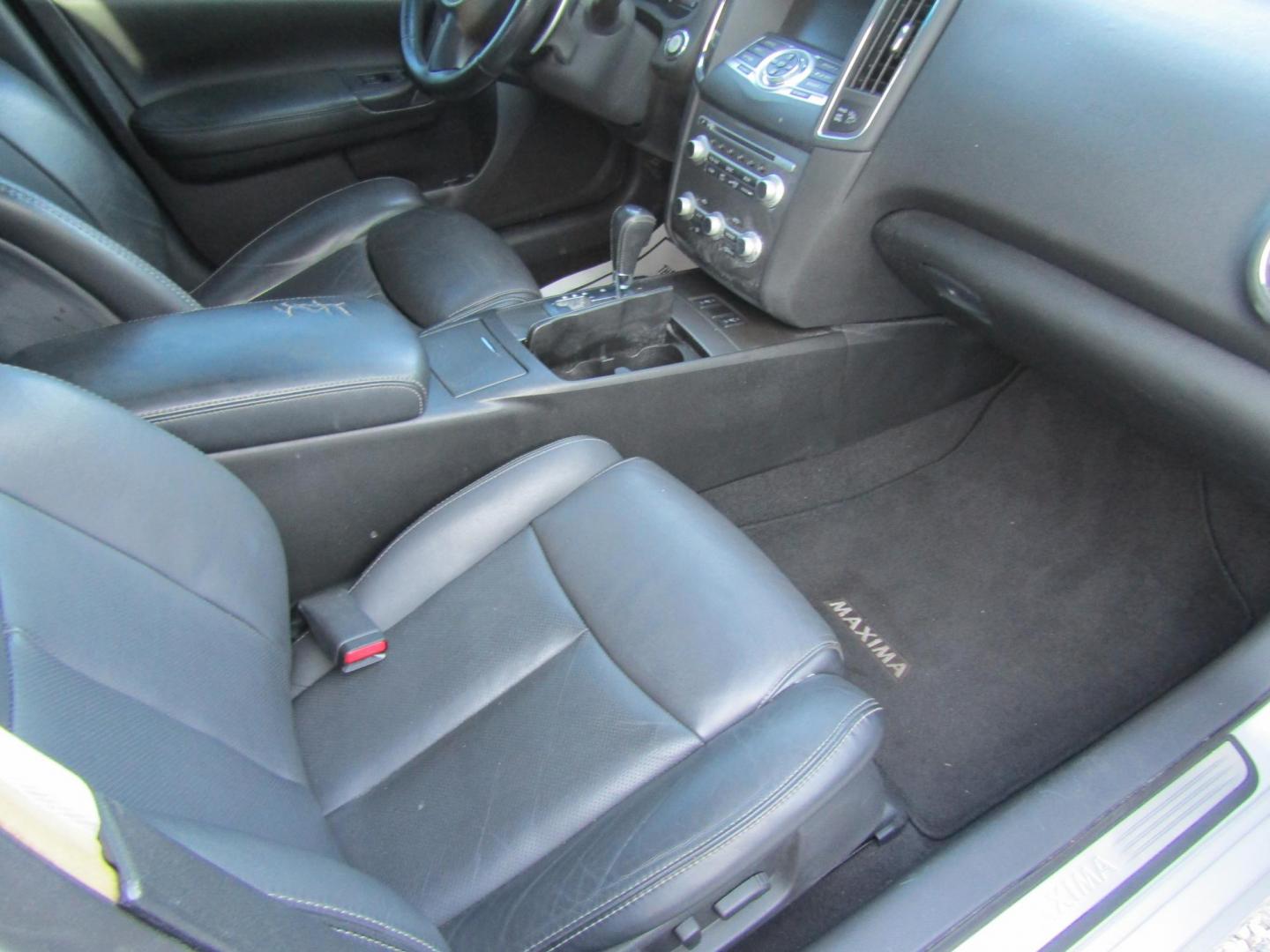 2012 Silver Nissan Maxima SV (1N4AA5AP9CC) with an 3.5L V6 DOHC 24V engine, Automatic transmission, located at 15016 S Hwy 231, Midland City, AL, 36350, (334) 983-3001, 31.306210, -85.495277 - Photo#9