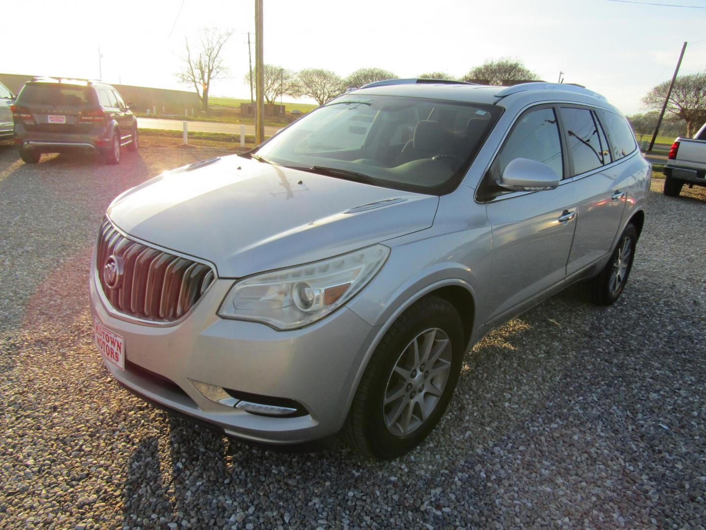 2016 Silver Buick Enclave Convenience FWD (5GAKRAKD7GJ) with an 3.6L V6 DOHC 24V engine, Automatic transmission, located at 15016 S Hwy 231, Midland City, AL, 36350, (334) 983-3001, 31.306210, -85.495277 - Photo#2
