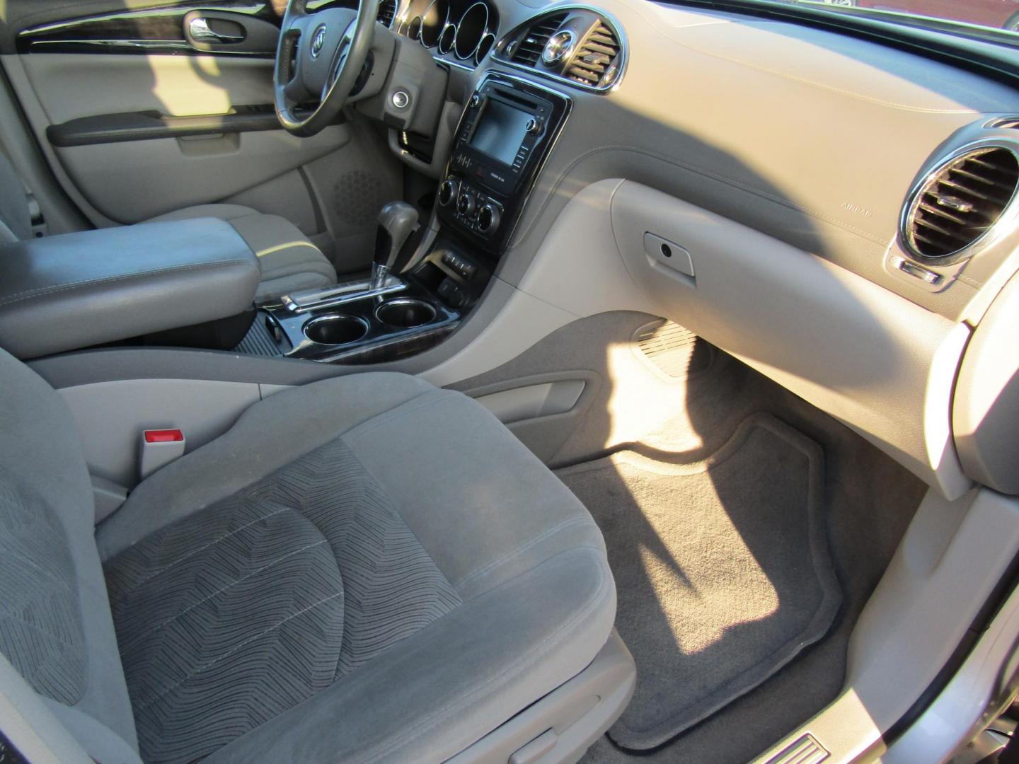 2016 Silver Buick Enclave Convenience FWD (5GAKRAKD7GJ) with an 3.6L V6 DOHC 24V engine, Automatic transmission, located at 15016 S Hwy 231, Midland City, AL, 36350, (334) 983-3001, 31.306210, -85.495277 - Photo#9