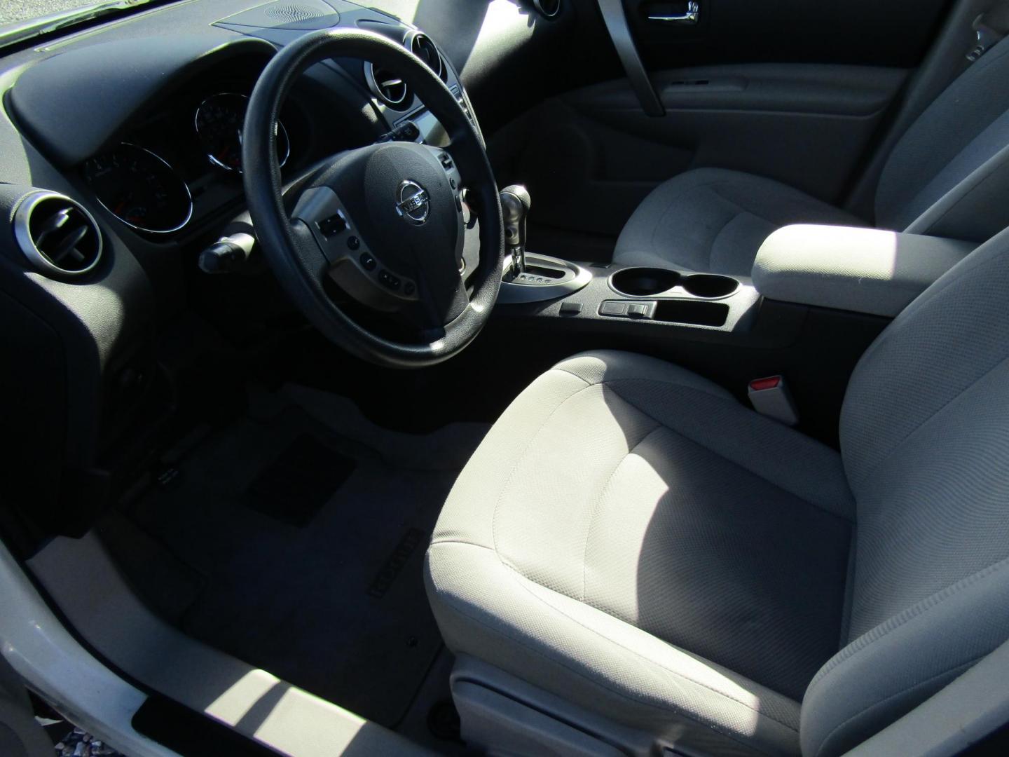 2015 White Nissan Rogue Select S 2WD (JN8AS5MT8FW) with an 2.5L L4 DOHC 16V engine, Automatic transmission, located at 15016 S Hwy 231, Midland City, AL, 36350, (334) 983-3001, 31.306210, -85.495277 - Photo#3