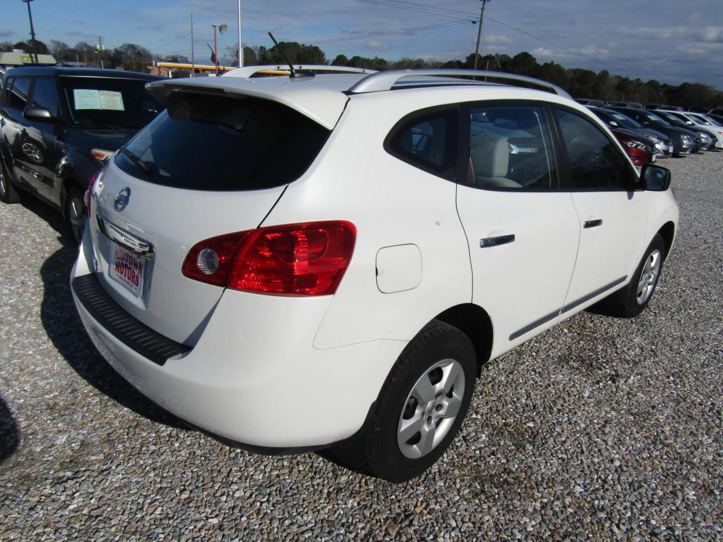 2015 White Nissan Rogue Select S 2WD (JN8AS5MT8FW) with an 2.5L L4 DOHC 16V engine, Automatic transmission, located at 15016 S Hwy 231, Midland City, AL, 36350, (334) 983-3001, 31.306210, -85.495277 - Photo#7