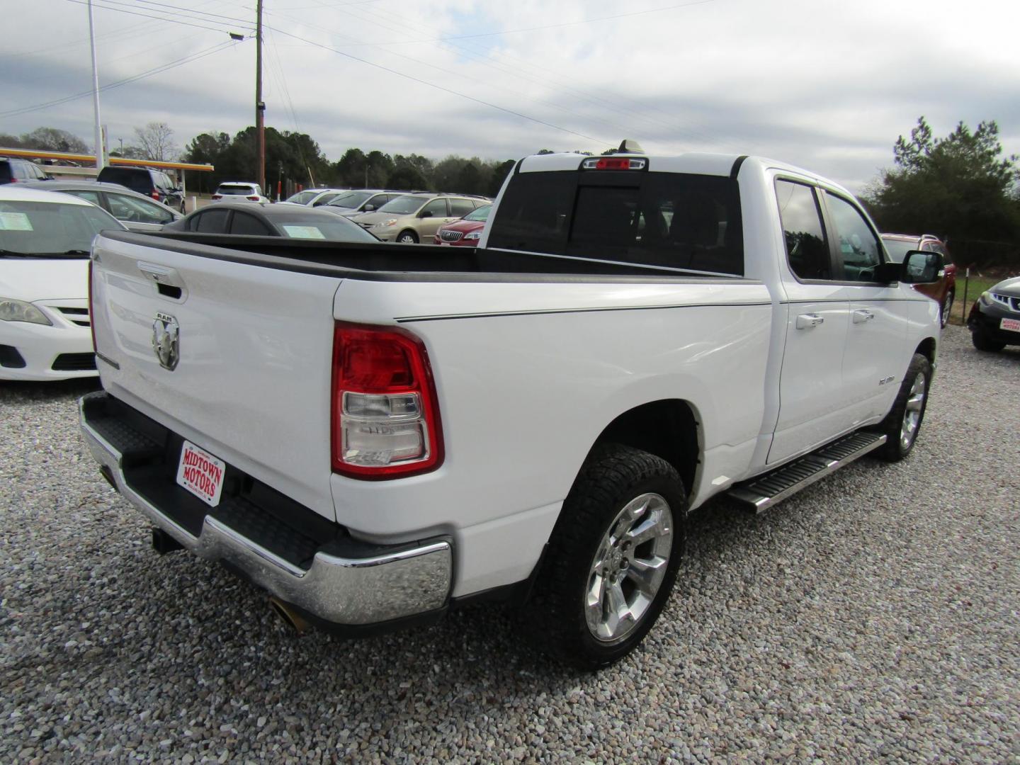 2019 White RAM 1500 Big Horn Quad Cab 2WD (1C6RREBTXKN) with an 3.6L V6 FFV engine, Automatic transmission, located at 15016 S Hwy 231, Midland City, AL, 36350, (334) 983-3001, 31.306210, -85.495277 - Photo#5