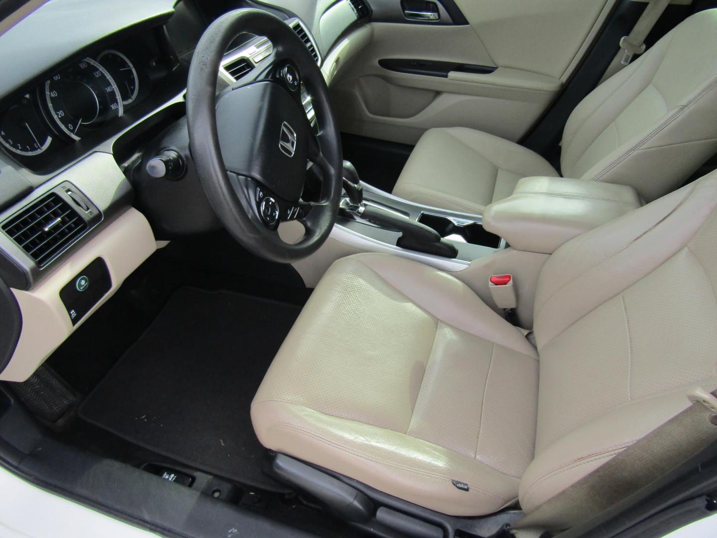 2014 White Honda Accord LX Sedan CVT (1HGCR2F33EA) with an 2.4L L4 DOHC 16V engine, Automatic transmission, located at 15016 S Hwy 231, Midland City, AL, 36350, (334) 983-3001, 31.306210, -85.495277 - Photo#2