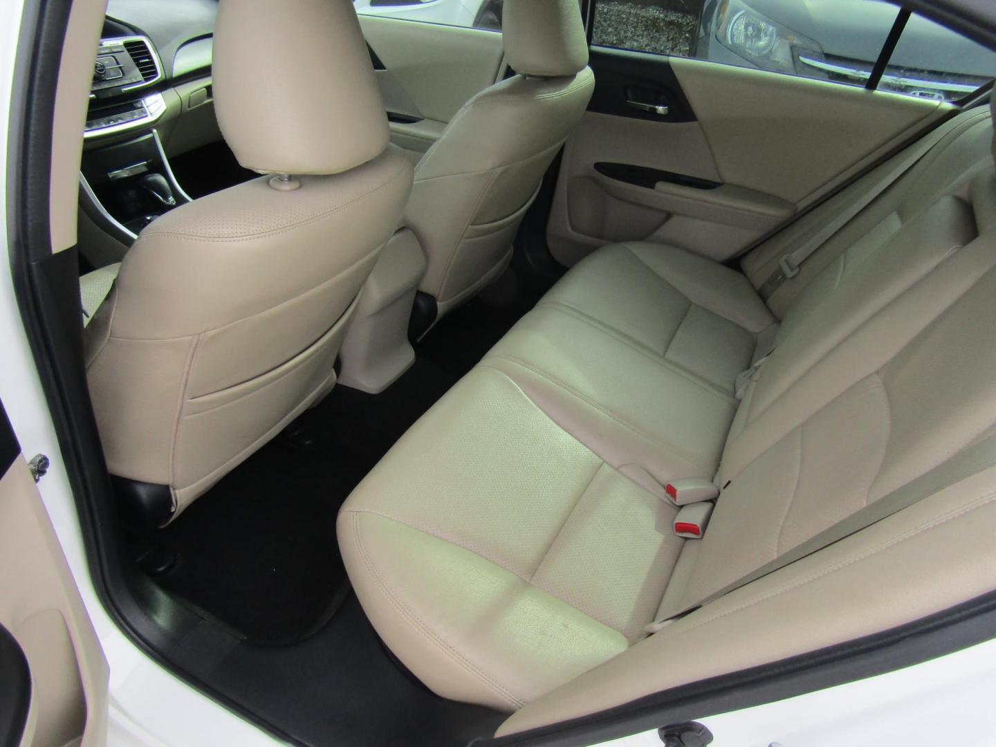 2014 White Honda Accord LX Sedan CVT (1HGCR2F33EA) with an 2.4L L4 DOHC 16V engine, Automatic transmission, located at 15016 S Hwy 231, Midland City, AL, 36350, (334) 983-3001, 31.306210, -85.495277 - Photo#3