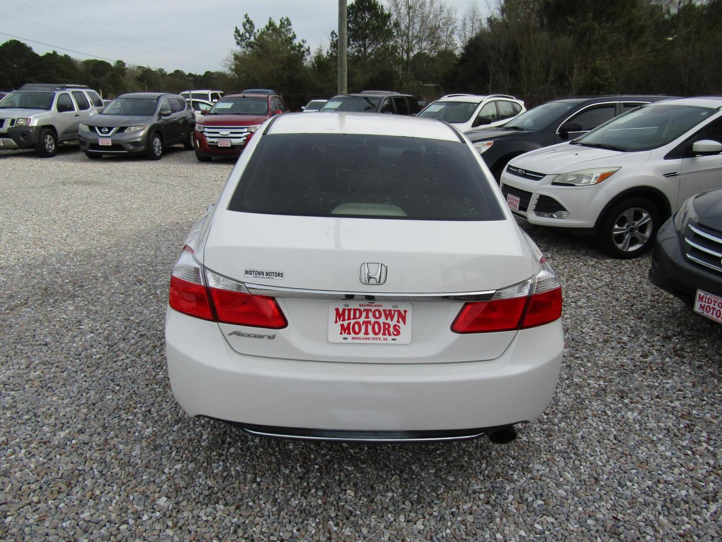 2014 White Honda Accord LX Sedan CVT (1HGCR2F33EA) with an 2.4L L4 DOHC 16V engine, Automatic transmission, located at 15016 S Hwy 231, Midland City, AL, 36350, (334) 983-3001, 31.306210, -85.495277 - Photo#5
