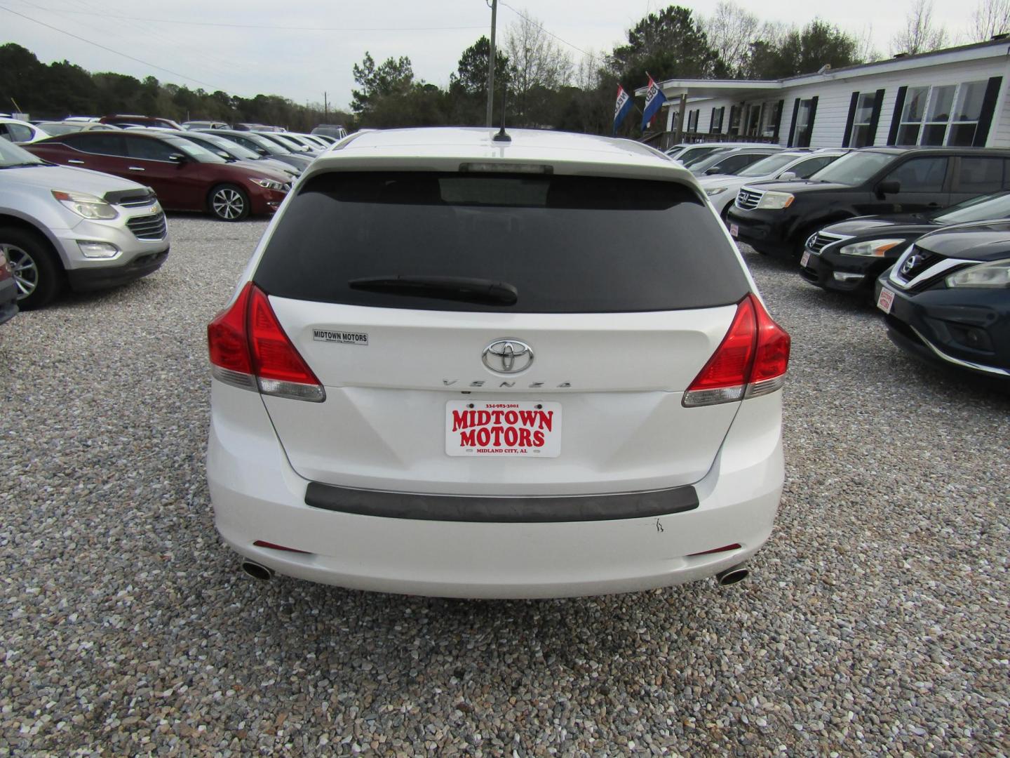 2011 White Toyota Venza FWD V6 (4T3ZK3BB0BU) with an 3.5L V6 DOHC 24V engine, Automatic transmission, located at 15016 S Hwy 231, Midland City, AL, 36350, (334) 983-3001, 31.306210, -85.495277 - Photo#6
