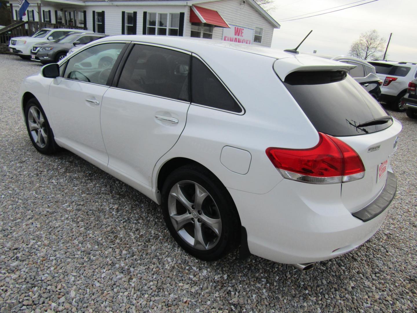2011 White Toyota Venza FWD V6 (4T3ZK3BB0BU) with an 3.5L V6 DOHC 24V engine, Automatic transmission, located at 15016 S Hwy 231, Midland City, AL, 36350, (334) 983-3001, 31.306210, -85.495277 - Photo#5