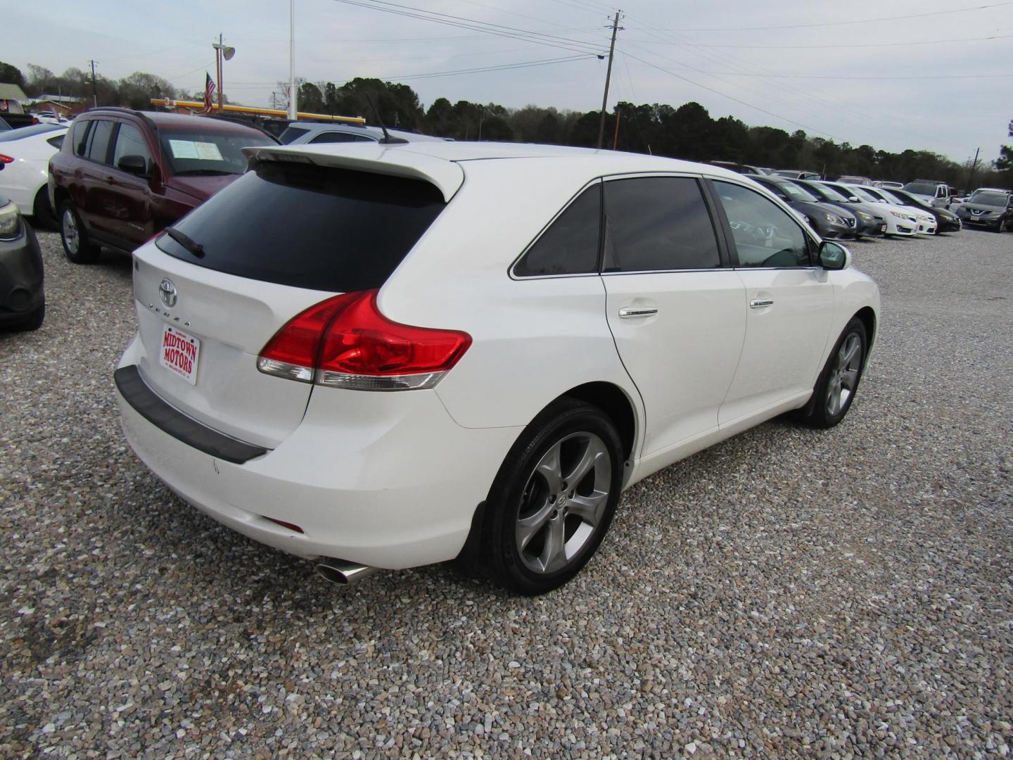 2011 White Toyota Venza FWD V6 (4T3ZK3BB0BU) with an 3.5L V6 DOHC 24V engine, Automatic transmission, located at 15016 S Hwy 231, Midland City, AL, 36350, (334) 983-3001, 31.306210, -85.495277 - Photo#7