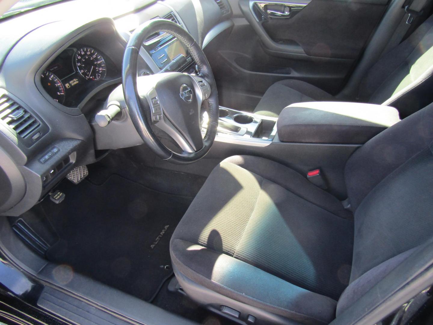 2013 Black Nissan Altima 2.5 S (1N4AL3AP1DC) with an 2.5L L4 DOHC 16V engine, Automatic transmission, located at 15016 S Hwy 231, Midland City, AL, 36350, (334) 983-3001, 31.306210, -85.495277 - Photo#3