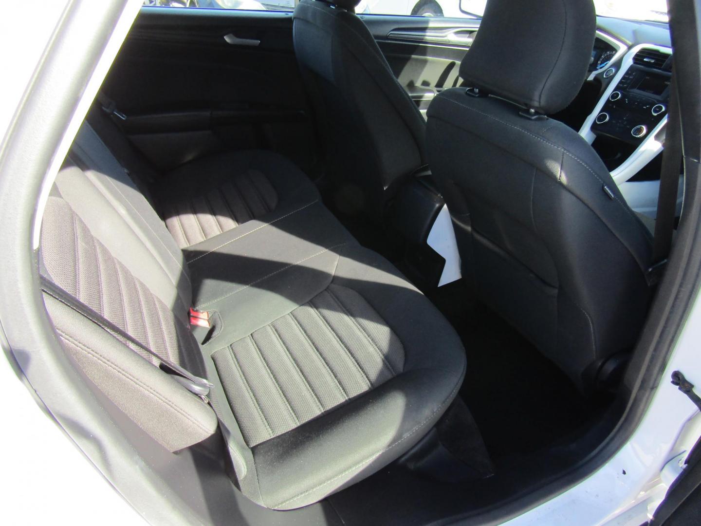 2018 White Ford Fusion S (3FA6P0G72JR) with an 2.5L L4 DOHC 16V engine, Automatic transmission, located at 15016 S Hwy 231, Midland City, AL, 36350, (334) 983-3001, 31.306210, -85.495277 - Photo#7