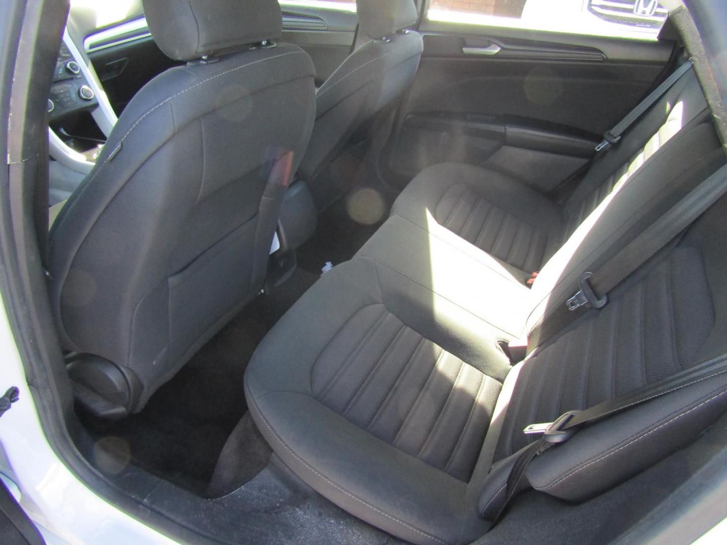 2018 White Ford Fusion S (3FA6P0G72JR) with an 2.5L L4 DOHC 16V engine, Automatic transmission, located at 15016 S Hwy 231, Midland City, AL, 36350, (334) 983-3001, 31.306210, -85.495277 - Photo#3