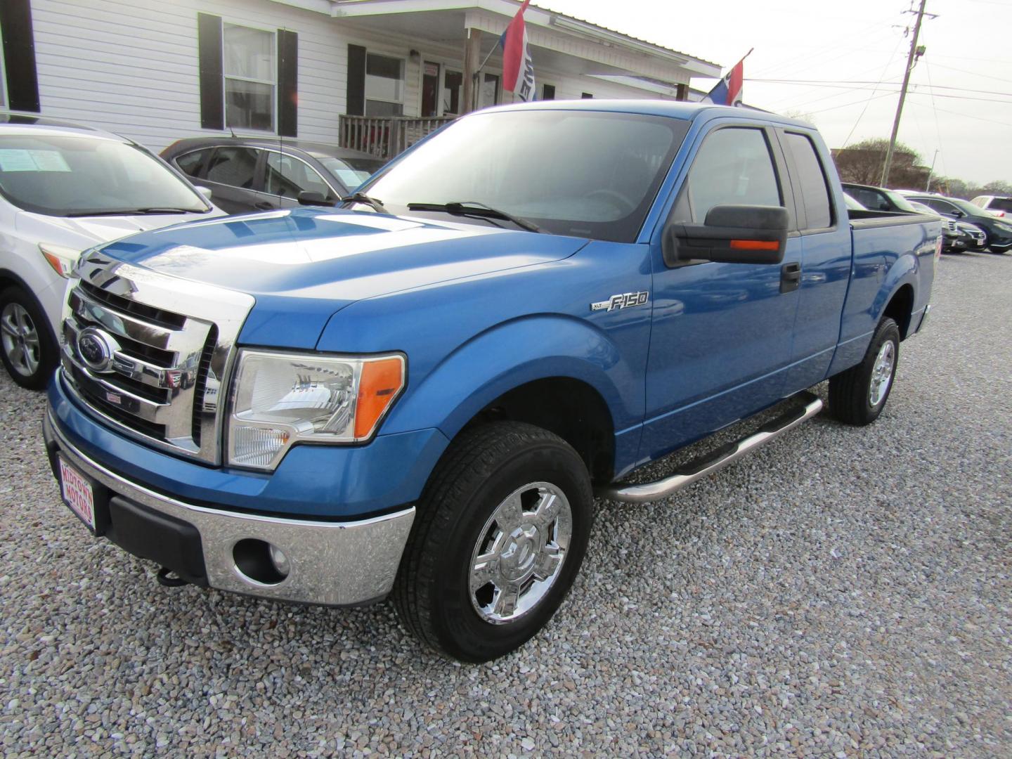 2012 Blue Ford F-150 Lariat SuperCab 6.5-ft. Bed 4WD (1FTFX1EF1CF) with an 5.0L V8 engine, Automatic transmission, located at 15016 S Hwy 231, Midland City, AL, 36350, (334) 983-3001, 31.306210, -85.495277 - Photo#2