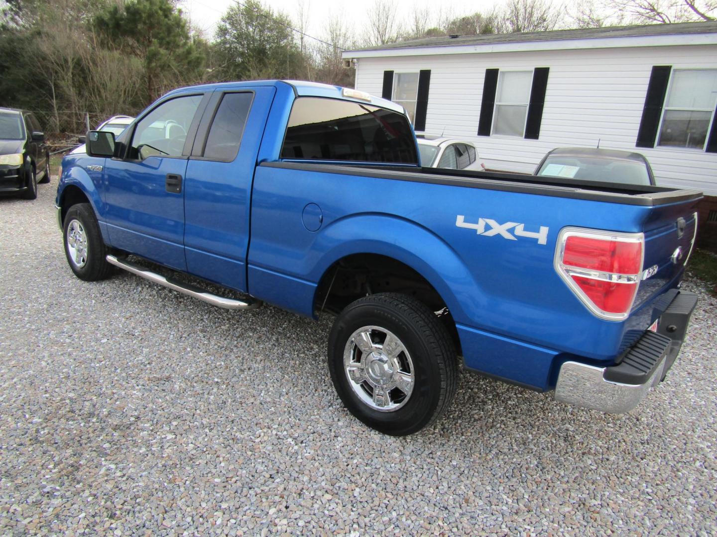 2012 Blue Ford F-150 Lariat SuperCab 6.5-ft. Bed 4WD (1FTFX1EF1CF) with an 5.0L V8 engine, Automatic transmission, located at 15016 S Hwy 231, Midland City, AL, 36350, (334) 983-3001, 31.306210, -85.495277 - Photo#5