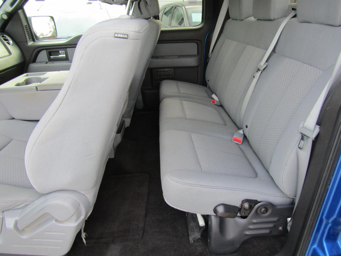 2012 Blue Ford F-150 Lariat SuperCab 6.5-ft. Bed 4WD (1FTFX1EF1CF) with an 5.0L V8 engine, Automatic transmission, located at 15016 S Hwy 231, Midland City, AL, 36350, (334) 983-3001, 31.306210, -85.495277 - Photo#4