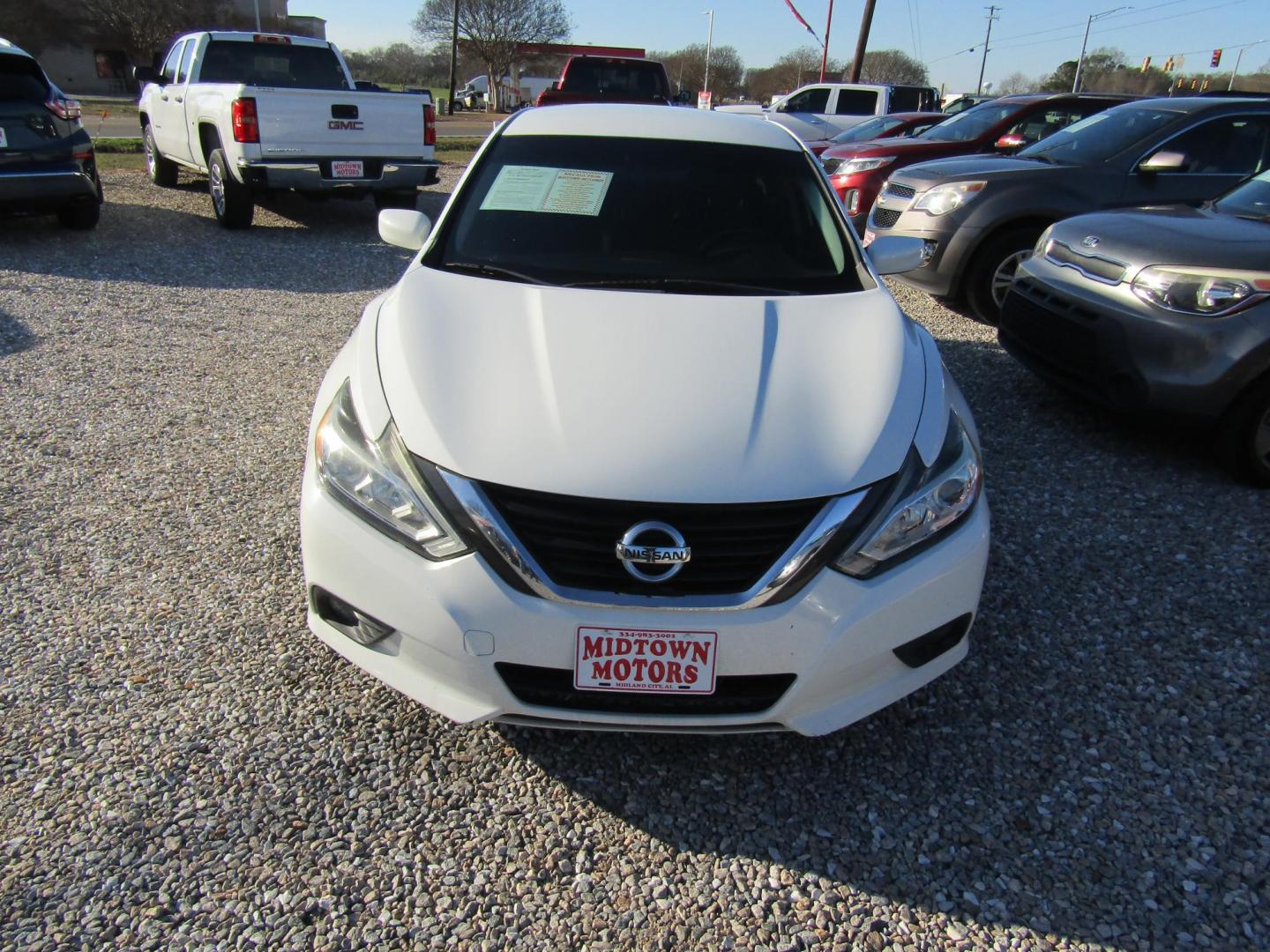 2018 White Nissan Altima 2.5 (1N4AL3AP8JC) with an 2.5L L4 DOHC 16V engine, Automatic transmission, located at 15016 S Hwy 231, Midland City, AL, 36350, (334) 983-3001, 31.306210, -85.495277 - Photo#1