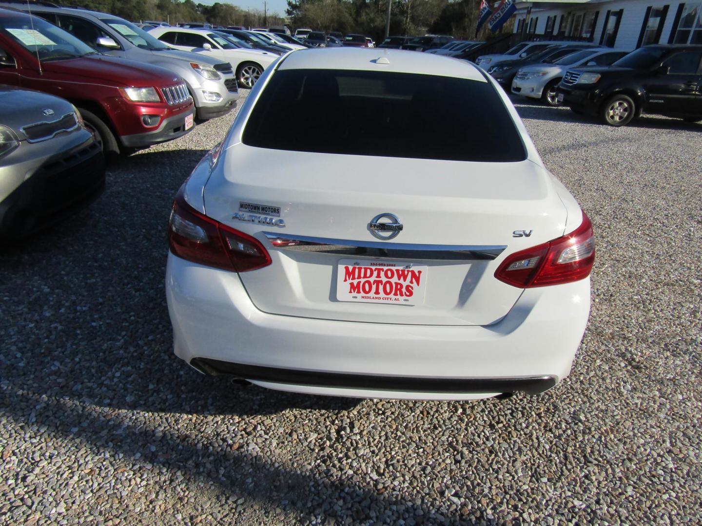 2018 White Nissan Altima 2.5 (1N4AL3AP8JC) with an 2.5L L4 DOHC 16V engine, Automatic transmission, located at 15016 S Hwy 231, Midland City, AL, 36350, (334) 983-3001, 31.306210, -85.495277 - Photo#6