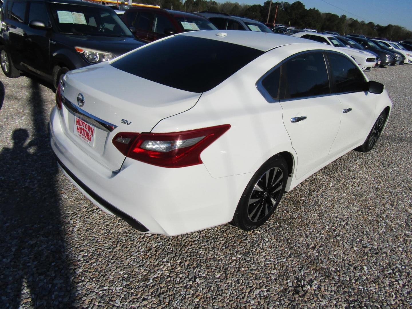 2018 White Nissan Altima 2.5 (1N4AL3AP8JC) with an 2.5L L4 DOHC 16V engine, Automatic transmission, located at 15016 S Hwy 231, Midland City, AL, 36350, (334) 983-3001, 31.306210, -85.495277 - Photo#7