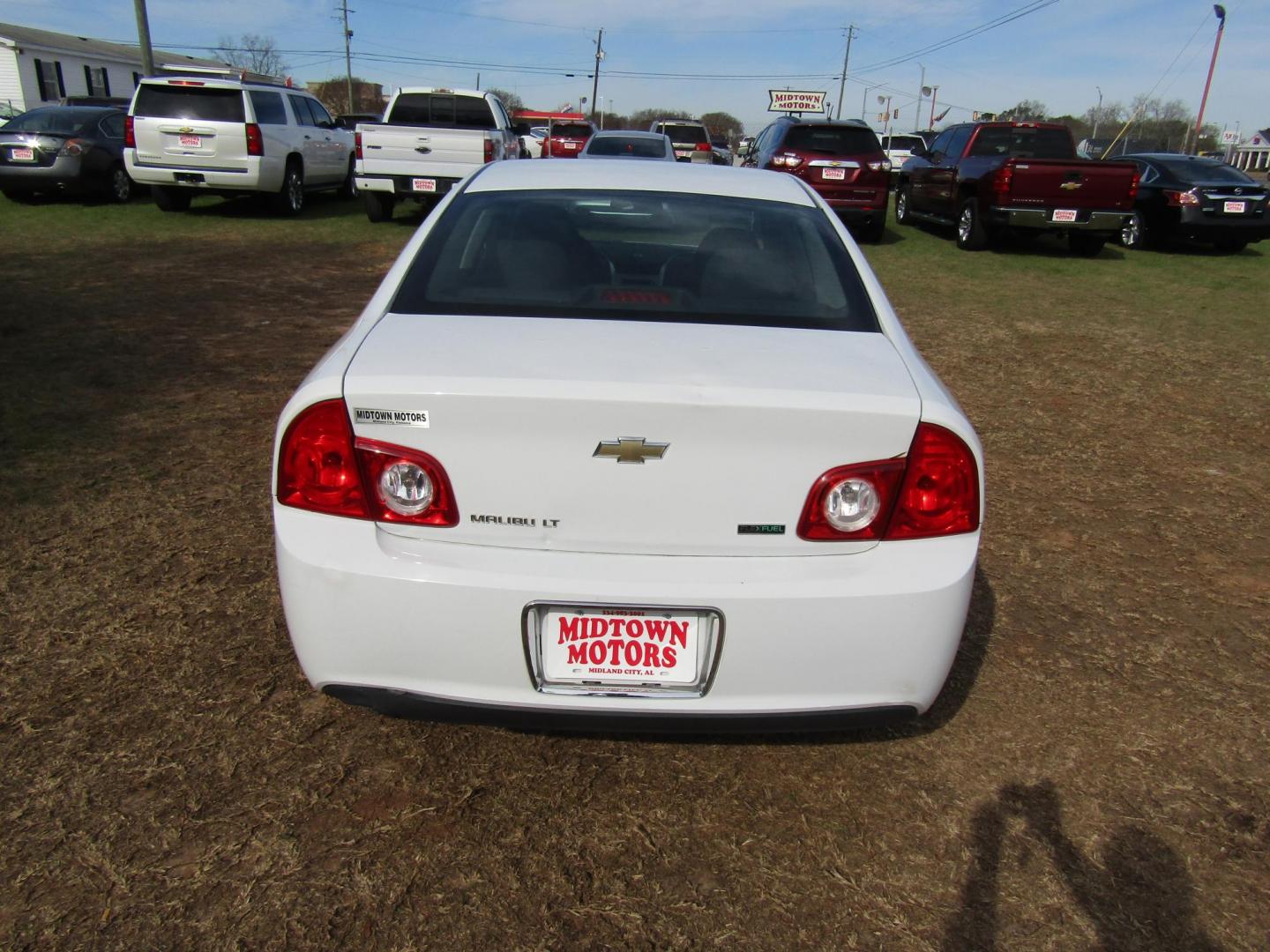 2011 White Chevrolet Malibu 1LT (1G1ZC5EU9BF) with an 2.4L L4 DOHC 16V FFV engine, Automatic transmission, located at 15016 S Hwy 231, Midland City, AL, 36350, (334) 983-3001, 31.306210, -85.495277 - Photo#4