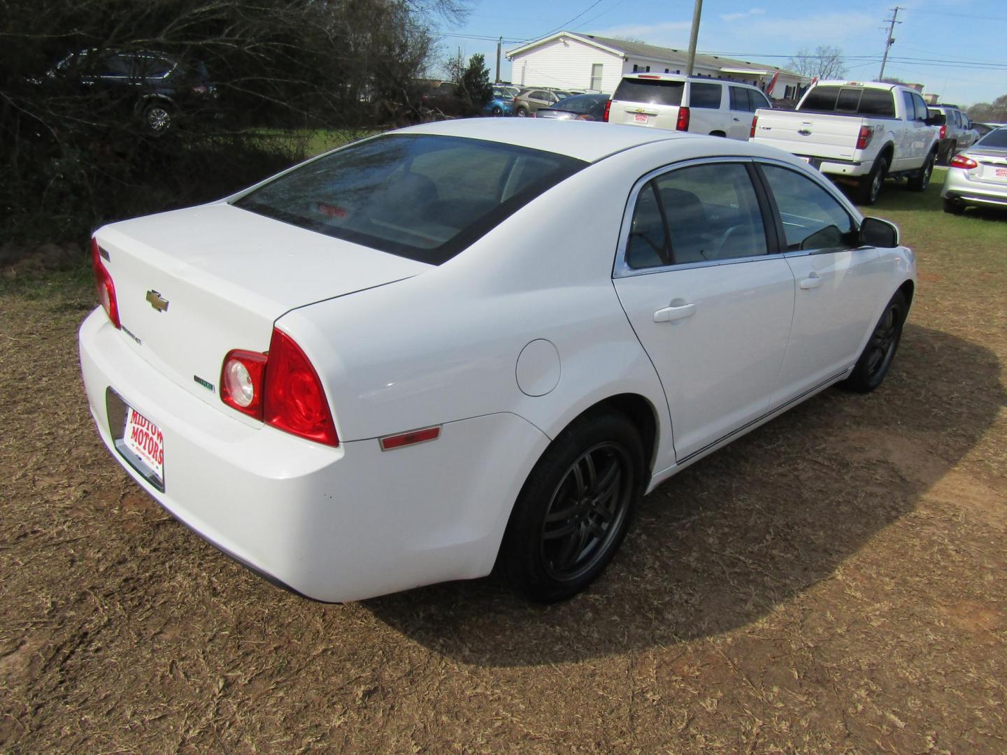 2011 White Chevrolet Malibu 1LT (1G1ZC5EU9BF) with an 2.4L L4 DOHC 16V FFV engine, Automatic transmission, located at 15016 S Hwy 231, Midland City, AL, 36350, (334) 983-3001, 31.306210, -85.495277 - Photo#5