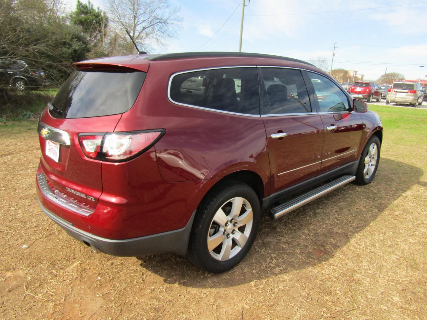 2015 Red Chevrolet Traverse LTZ FWD (1GNKRJKDXFJ) with an 3.6L V6 DOHC 24V engine, Automatic transmission, located at 15016 S Hwy 231, Midland City, AL, 36350, (334) 983-3001, 31.306210, -85.495277 - Photo#5